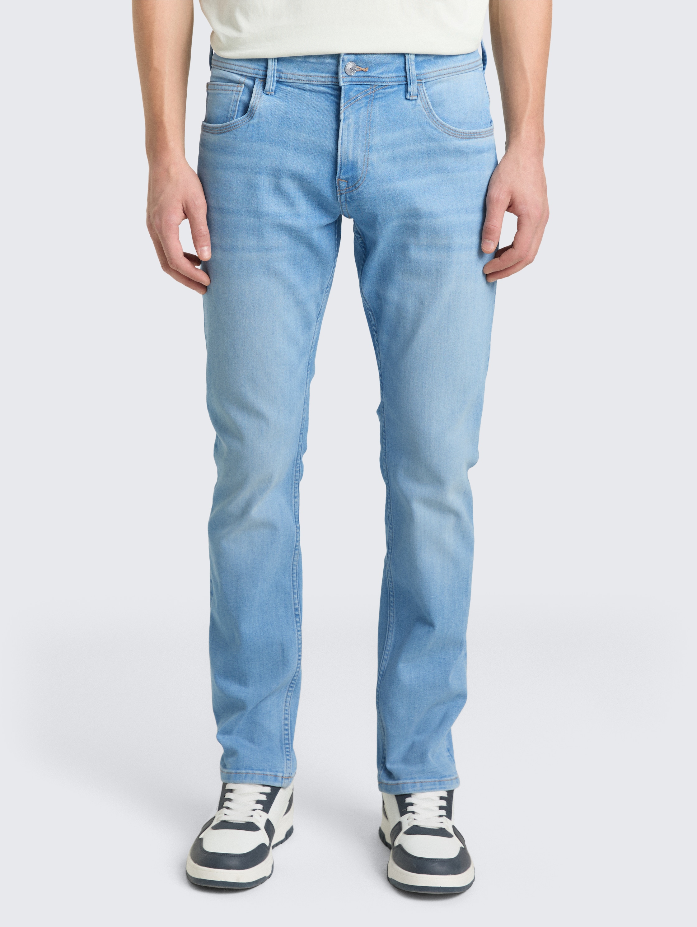 TTAEDAN STRAIGHT Jeans - light stone bright blue denim - Ausschnitt Model-Vorderansicht