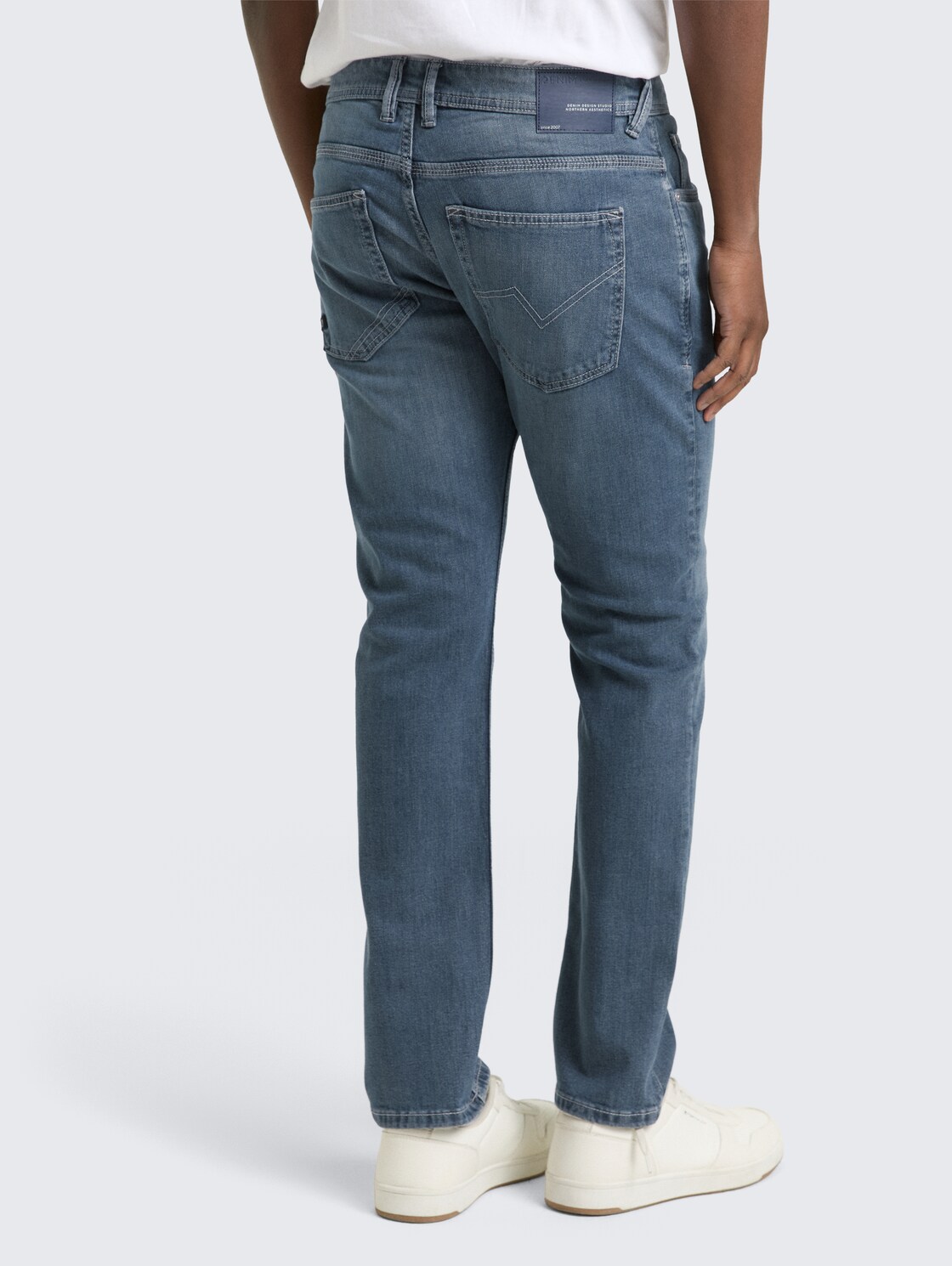 TTAEDAN STRAIGHT Jeans - mid stone blue grey denim - Auschnitt Model-Rückansicht