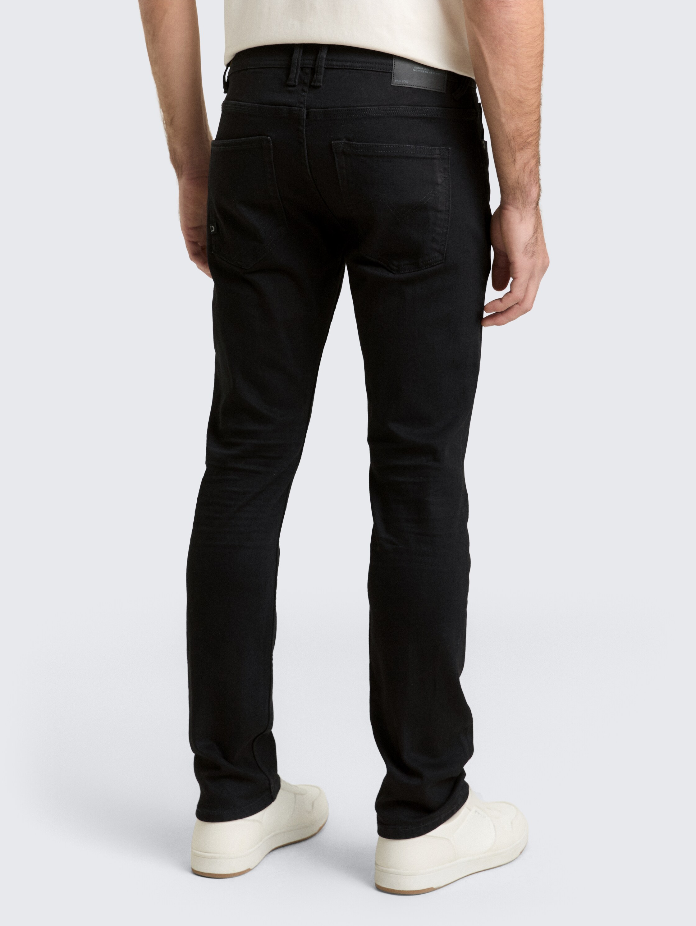 TTAEDAN STRAIGHT Jeans - black black denim - Neckline model-back view