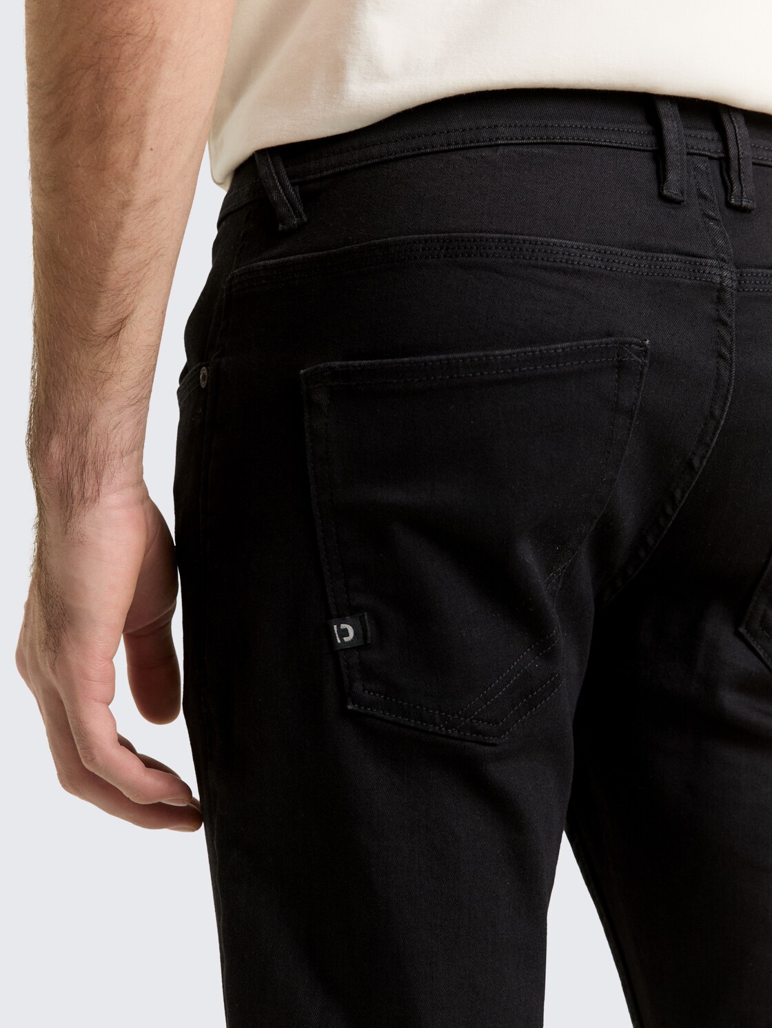 TTAEDAN STRAIGHT Jeans - black black denim - Detail-Model-Ansicht