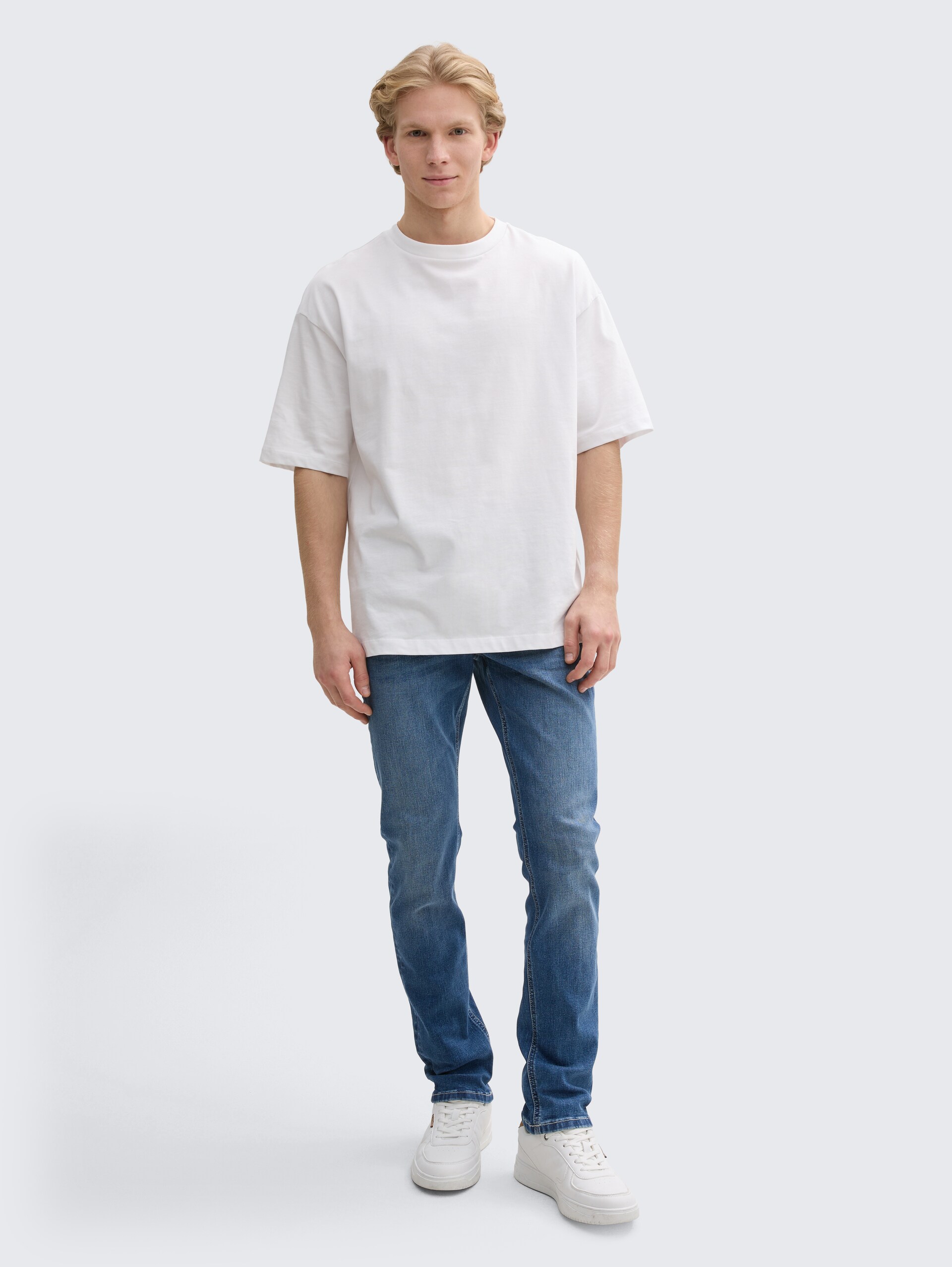 TTAEDAN STRAIGHT Jeans mit Stretch - Used Mid Stone Blue Denim - Model-Vorderansicht