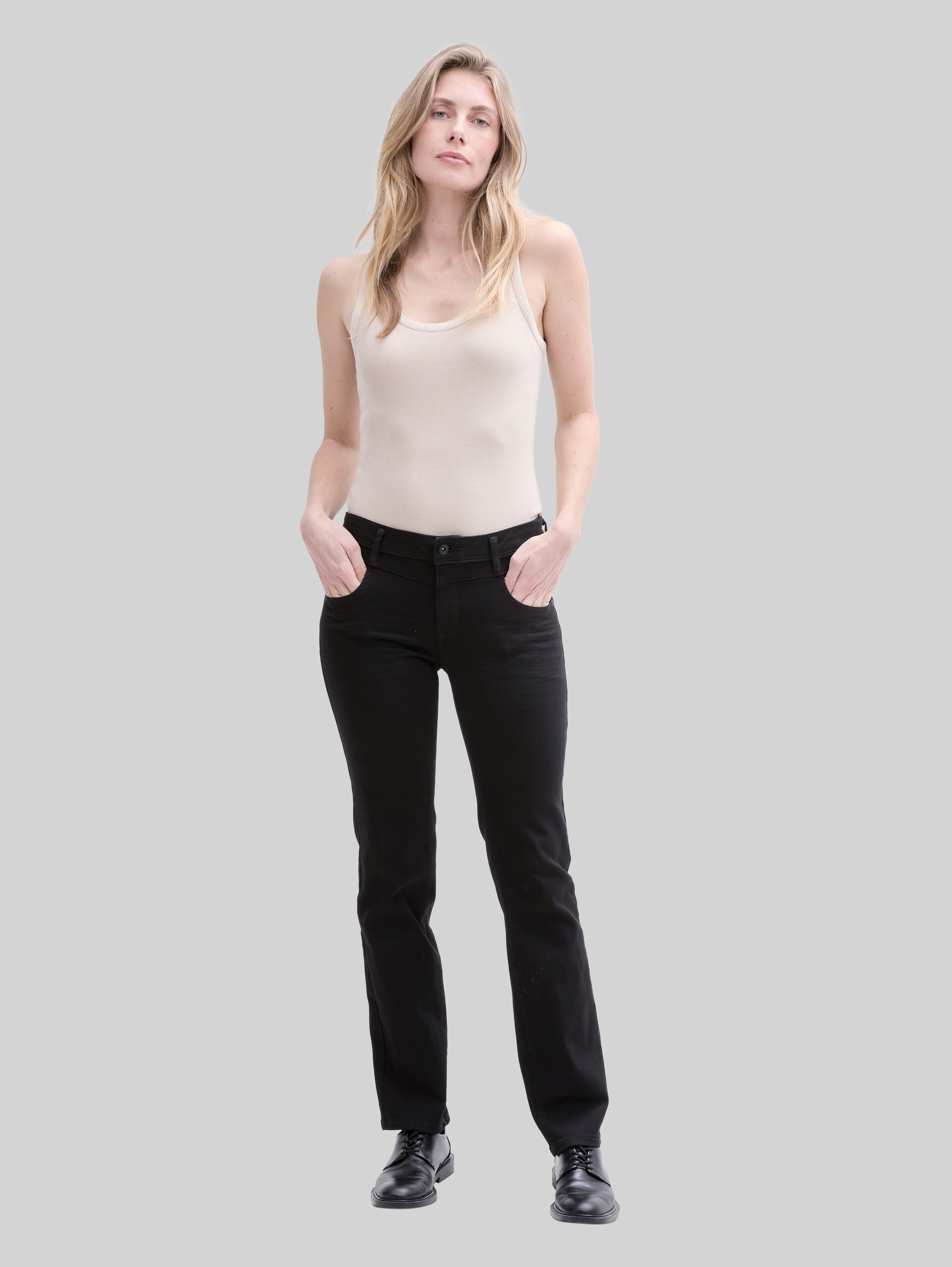 TTALEXA STRAIGHT Jeans - black denim - Model front view