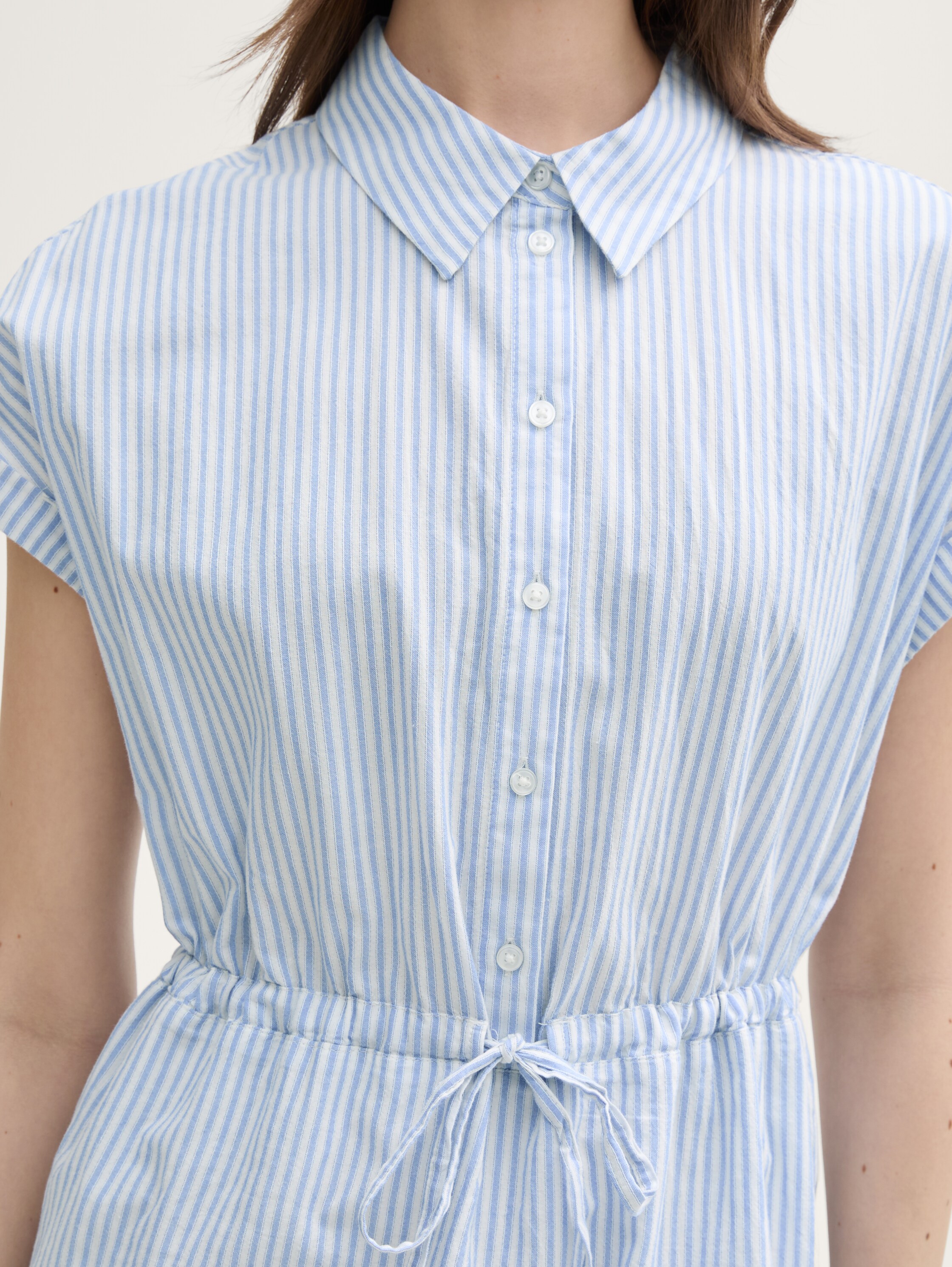 Mini-Blusenkleid mit Streifenmuster - white_blue_vertical_stripe - 