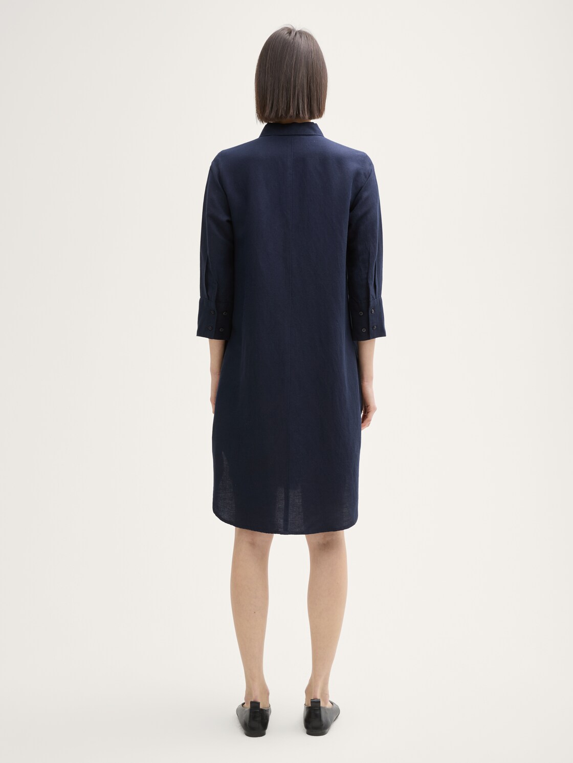 Blusenkleid mit Leinenanteil - sky captain blue - Model-Rückansicht