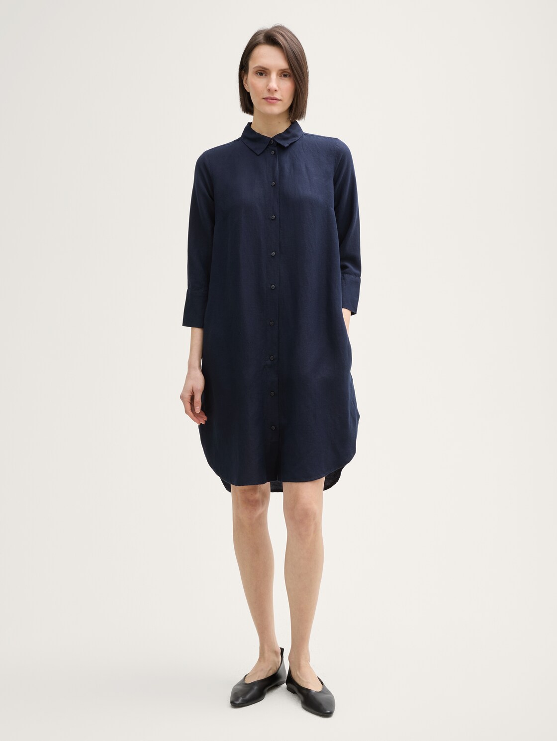 Blusenkleid mit Leinenanteil - sky captain blue - seitliche Model-Ansicht