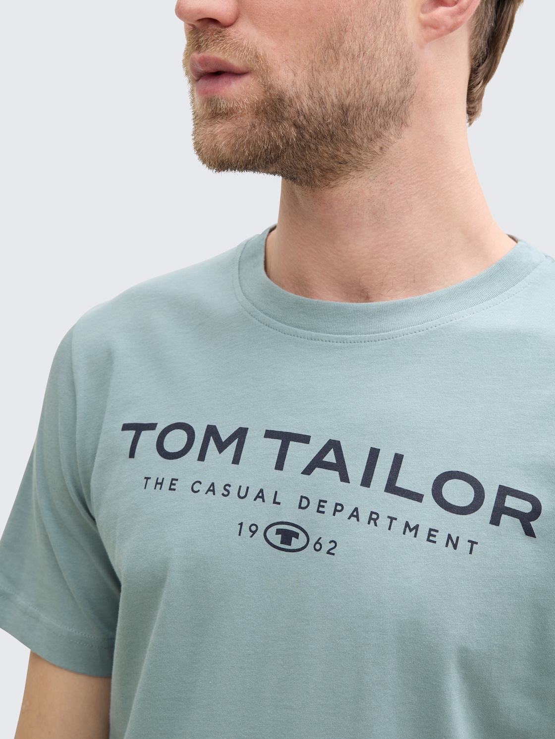 T-Shirt aus Baumwolle mit Logo-Print - grey mint - Detail-Model-Ansicht