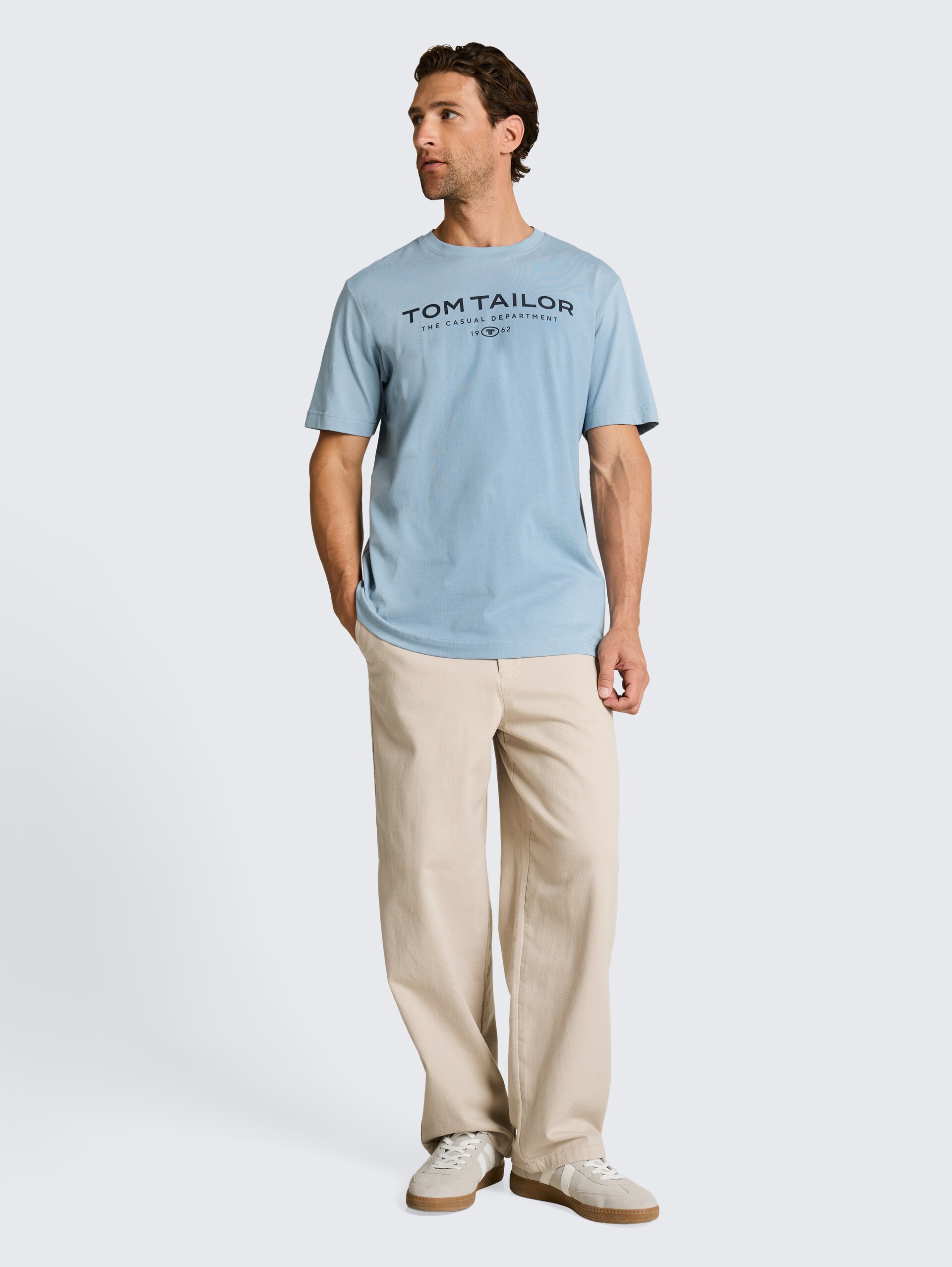 T-Shirt aus Baumwolle mit Logo-Print - mountain spring blue - Model-Vorderansicht