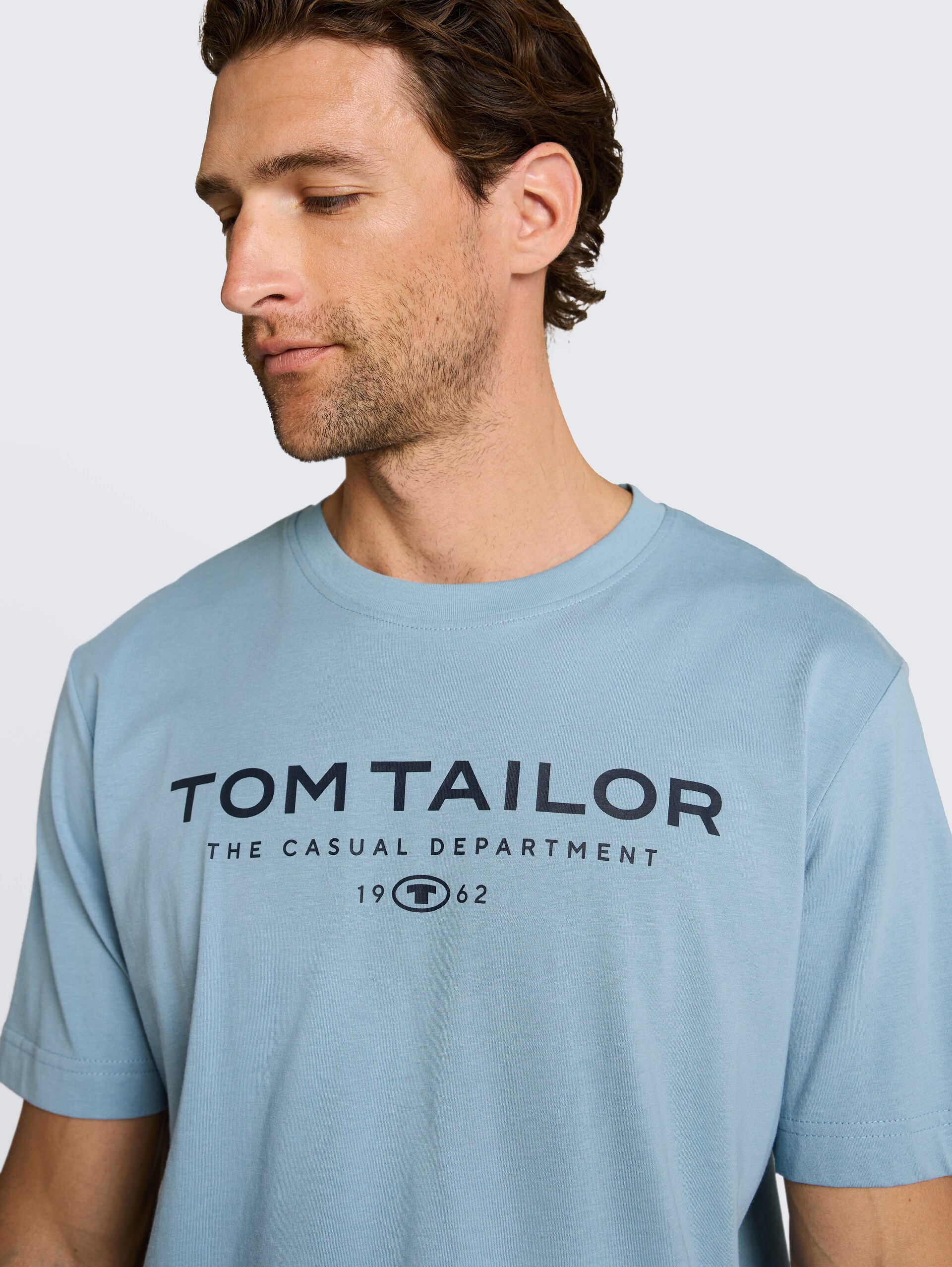 T-Shirt aus Baumwolle mit Logo-Print - mountain spring blue - Detail-Model-Ansicht