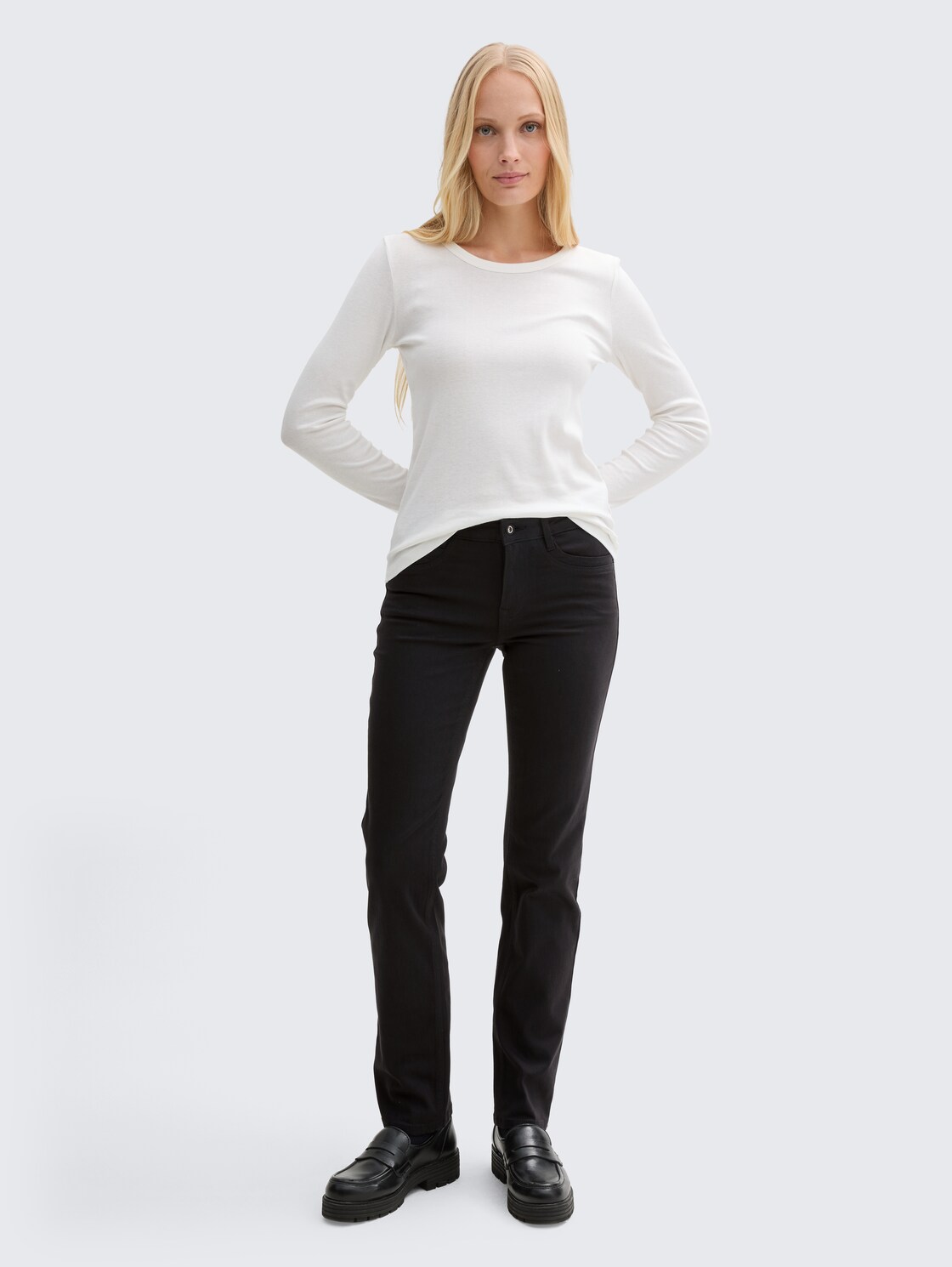 TTALEXA STRAIGHT Jeans - black denim - Model-Vorderansicht