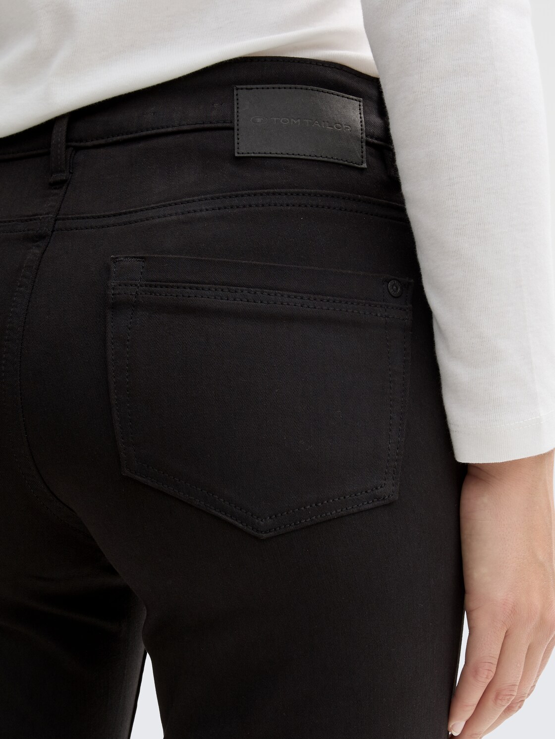 TTALEXA STRAIGHT Jeans - black denim - Detail-Model-Ansicht