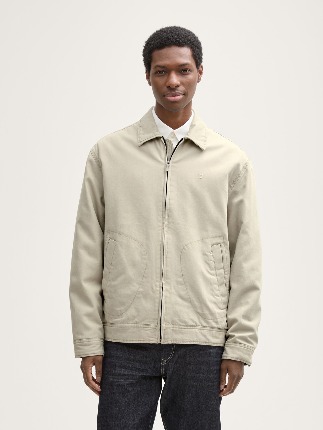 Relaxed Fit Jacke aus Baumwolle - beige abbey stone - Model-Vorderansicht