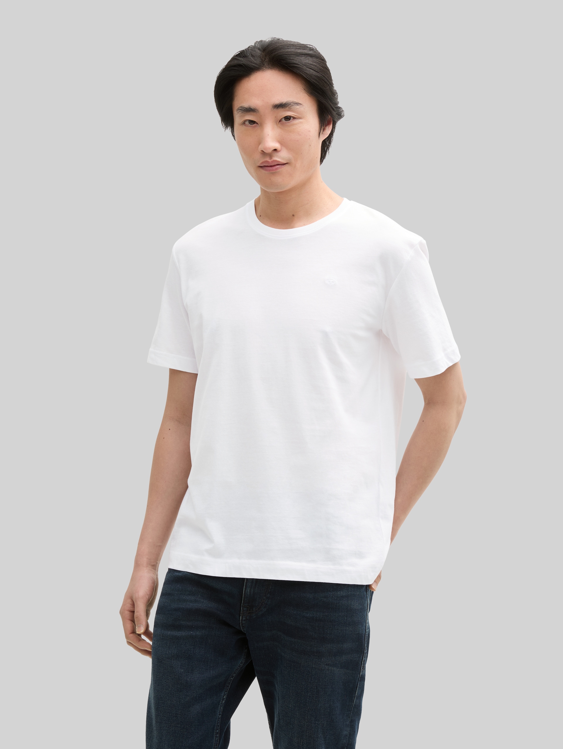 T-shirt basique avec logo brodé - White - Découpe Vue de face du modèle