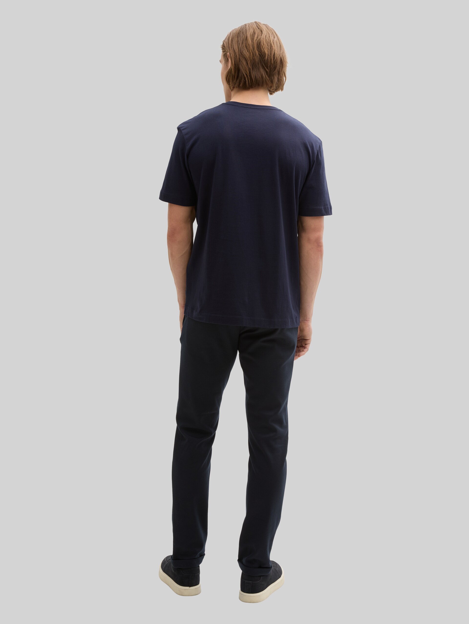 T-shirt basique à col en V - Knitted Navy - Découpe Vue arrière du modèle