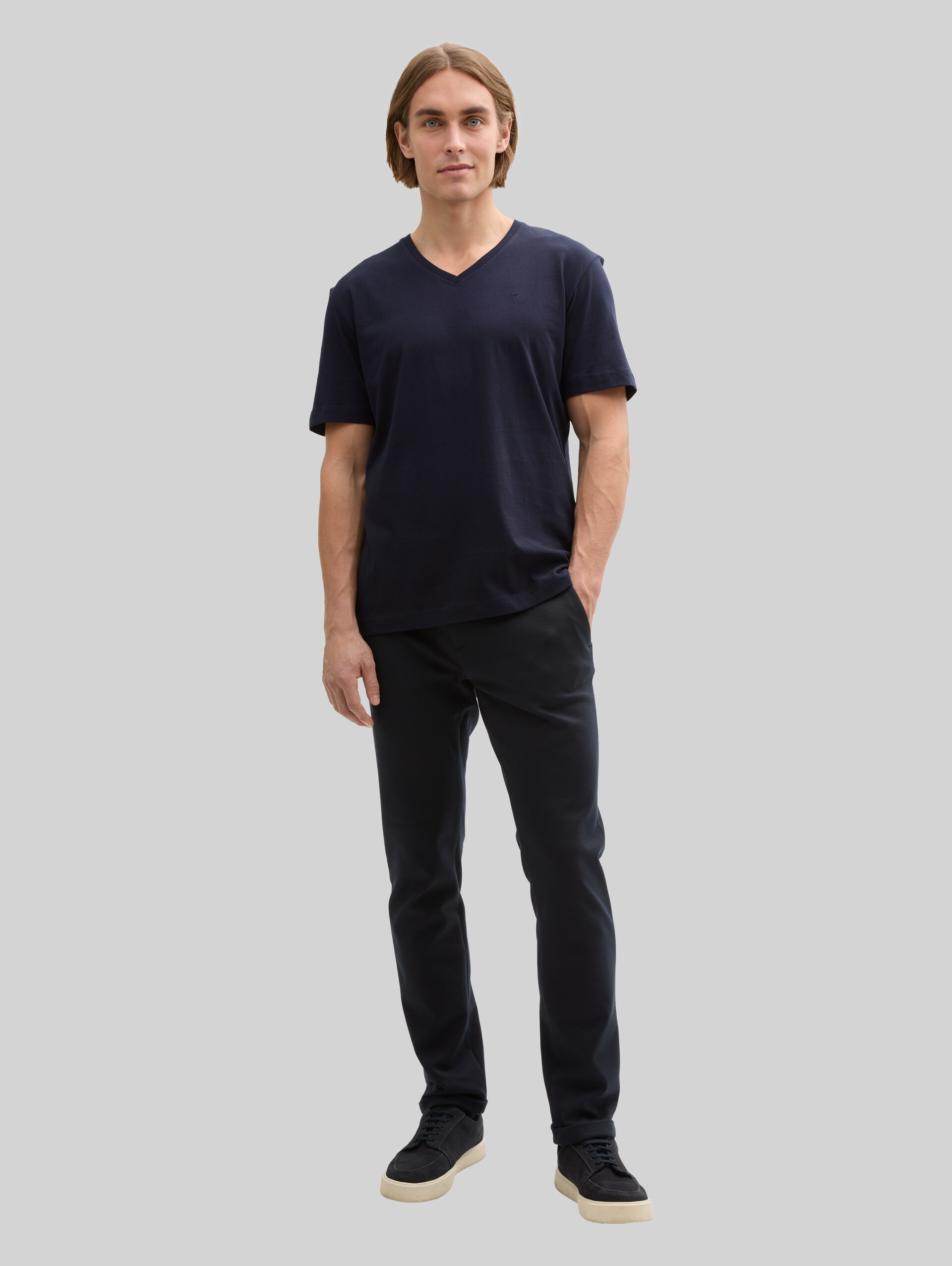 T-shirt basique à col en V - Knitted Navy - Vue de face du modèle