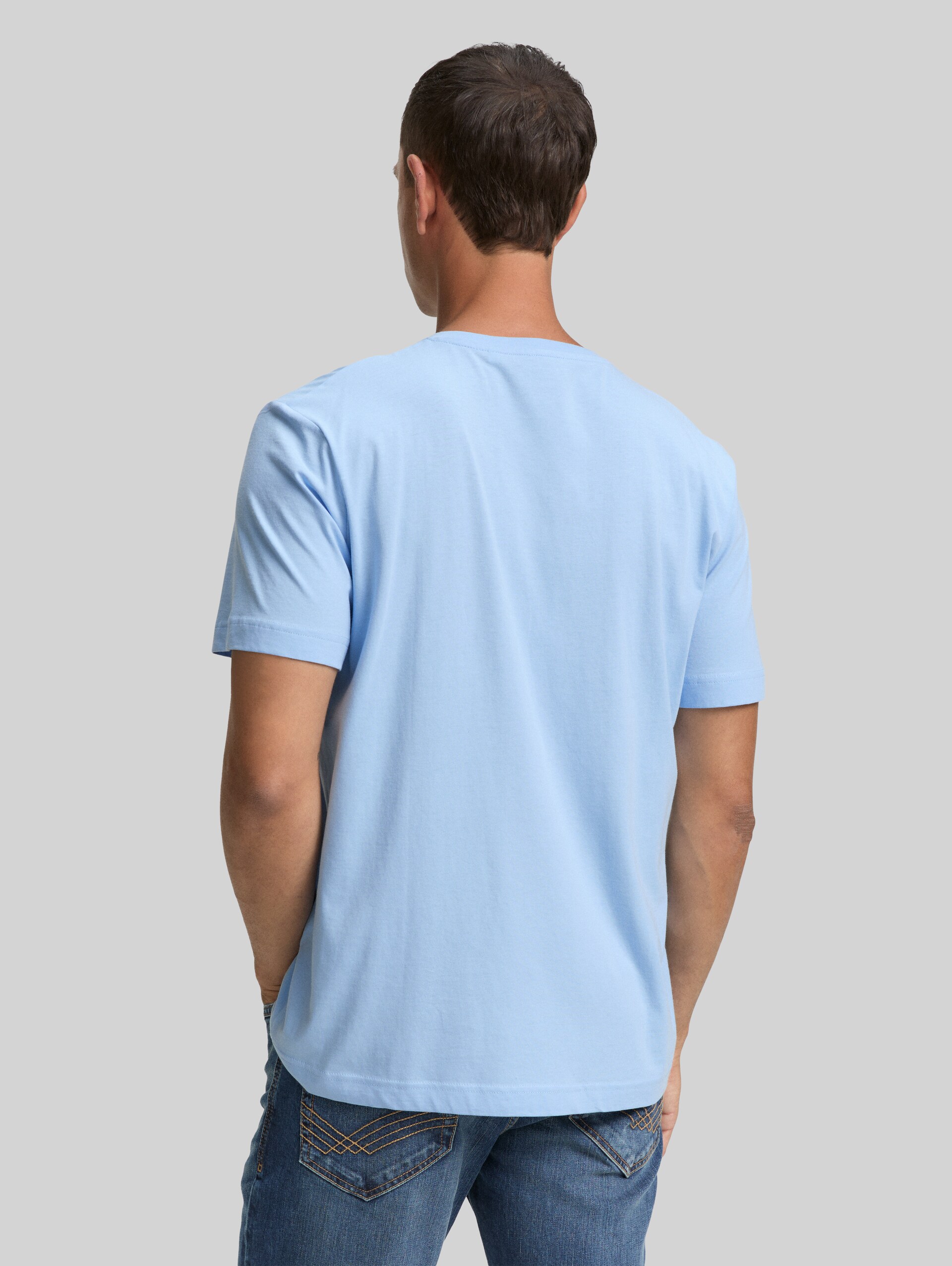 T-shirt basique à col en V - washed out middle blue - Découpe Vue arrière du modèle