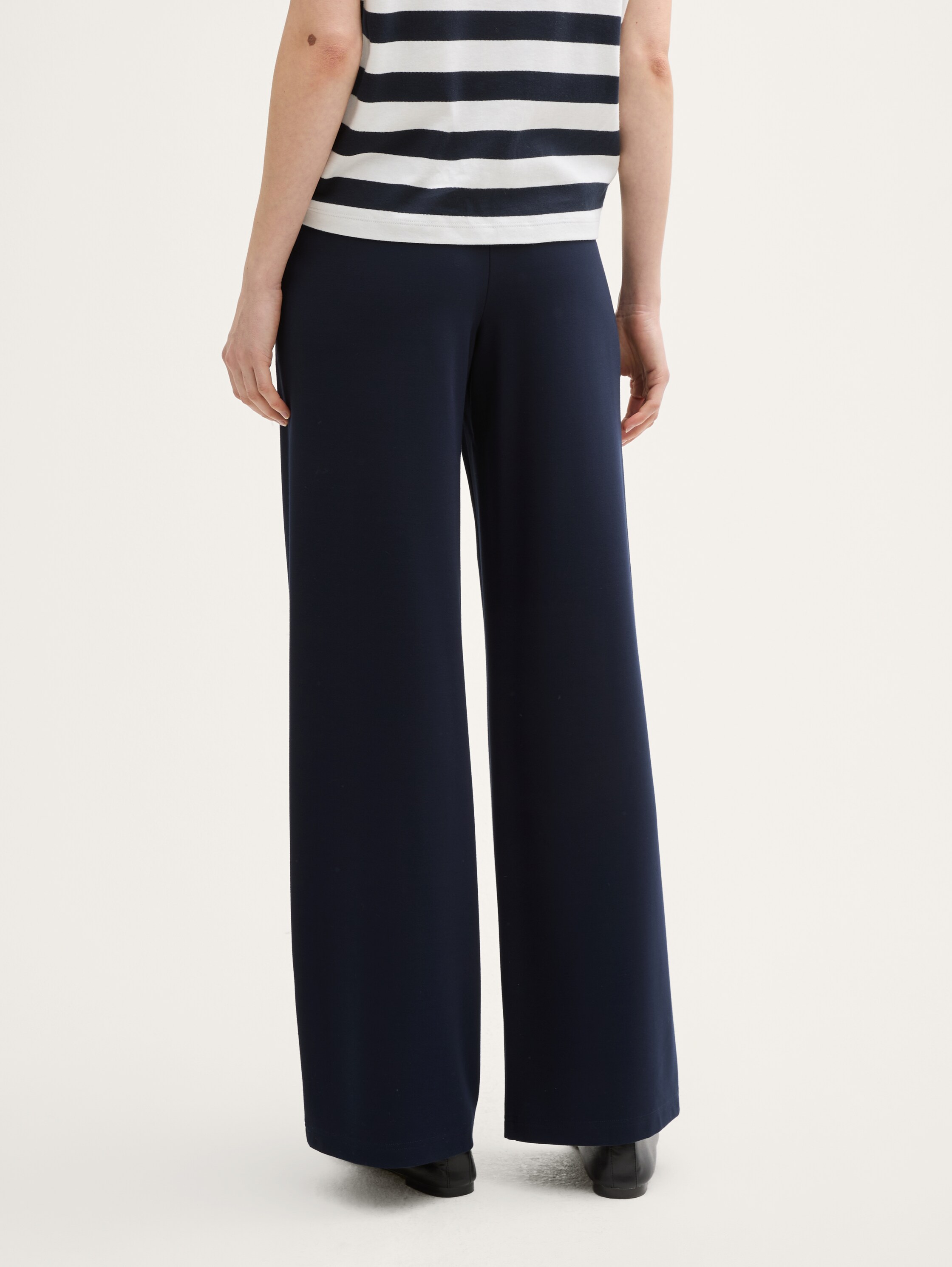 Loose Fit Wide Leg Hose - 2