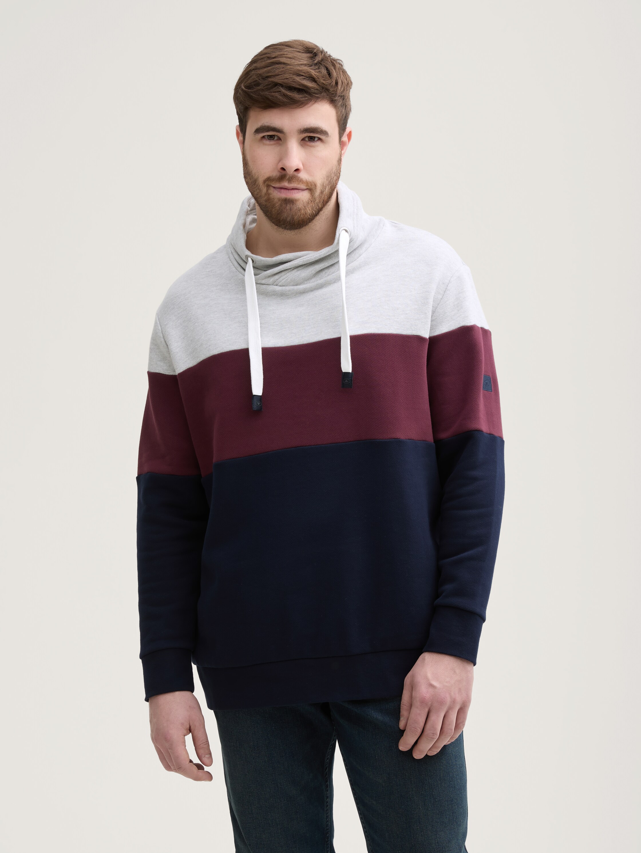 Plus Size - Sweatshirt mit Colour Blocking - light_stone_grey_melange - Ausschnitt Model-Vorderansicht