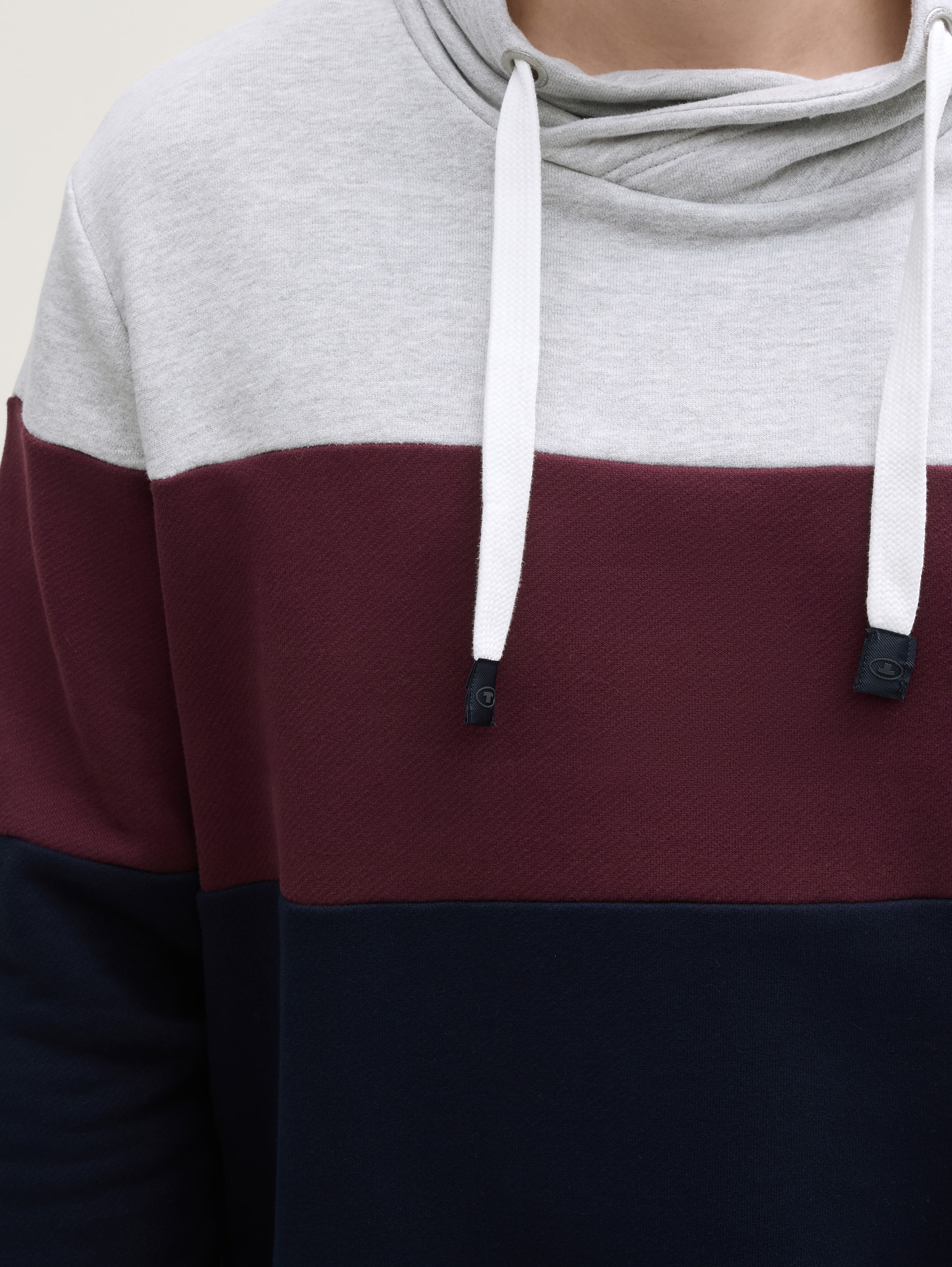 Plus Size - Sweatshirt mit Colour Blocking - light_stone_grey_melange - Detail-Model-Ansicht
