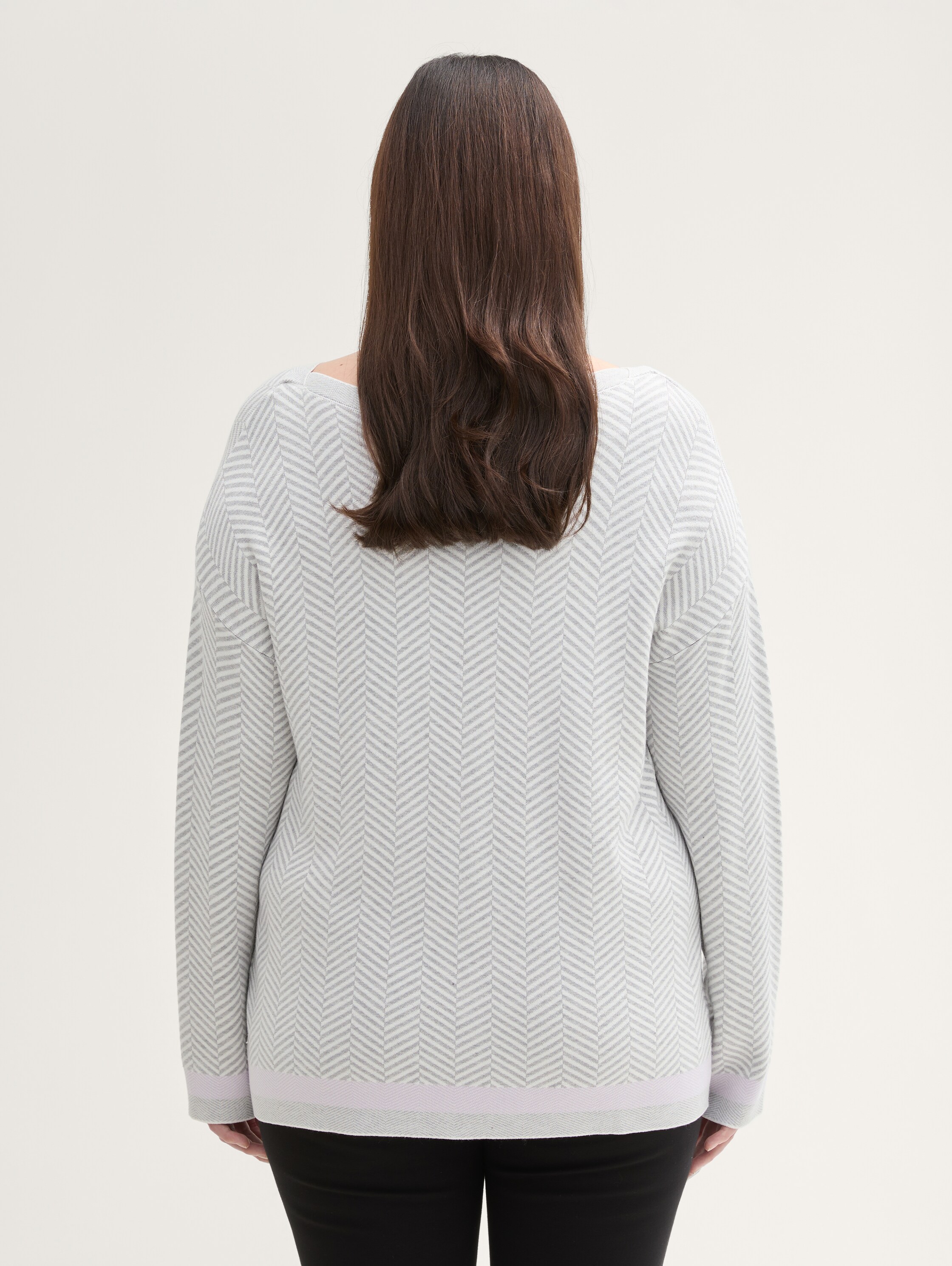 Plus Size - Pullover mit Fischgrätenmuster - grey_knit_heringbone - 