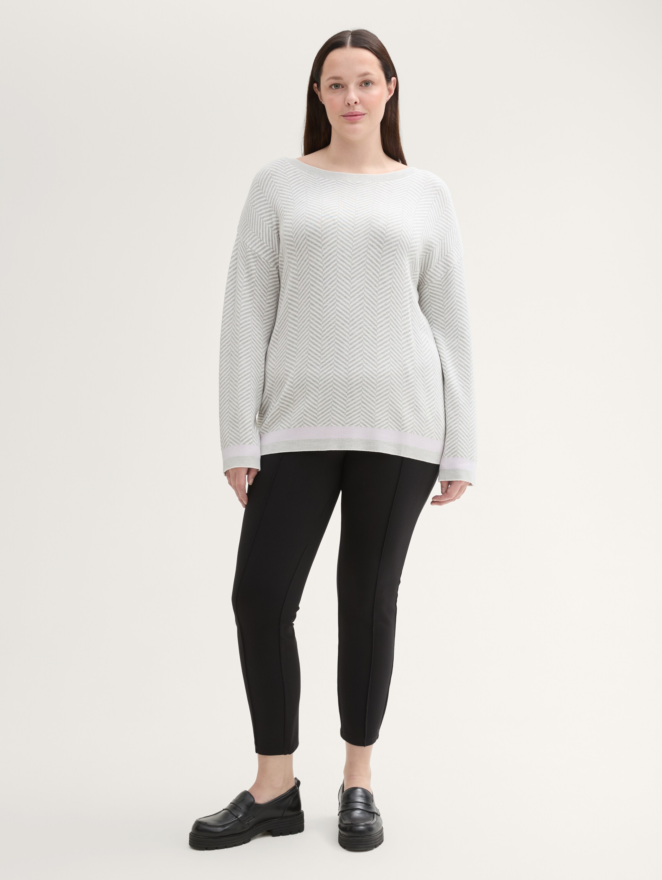 Plus Size - Pullover mit Fischgrätenmuster - grey_knit_heringbone - 