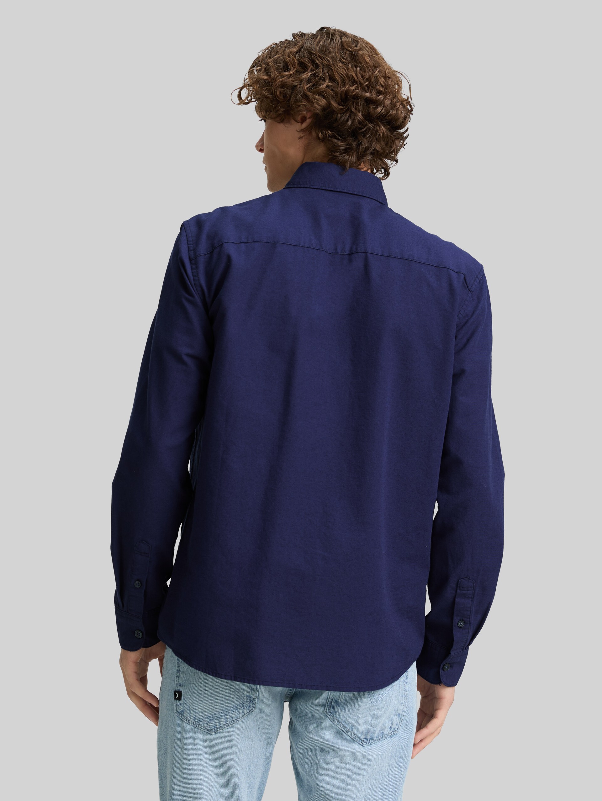 Oxford shirt with logo embroidery - dark blueberry - Neckline model-back view