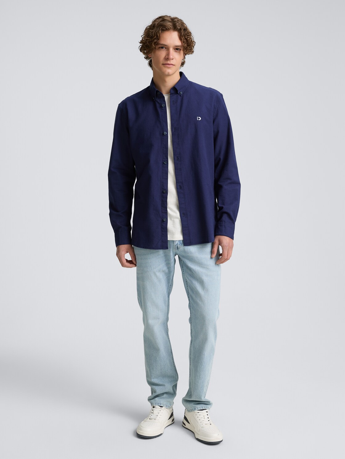 Oxford Hemd mit Logo-Stickerei - dark blueberry - Model-Vorderansicht