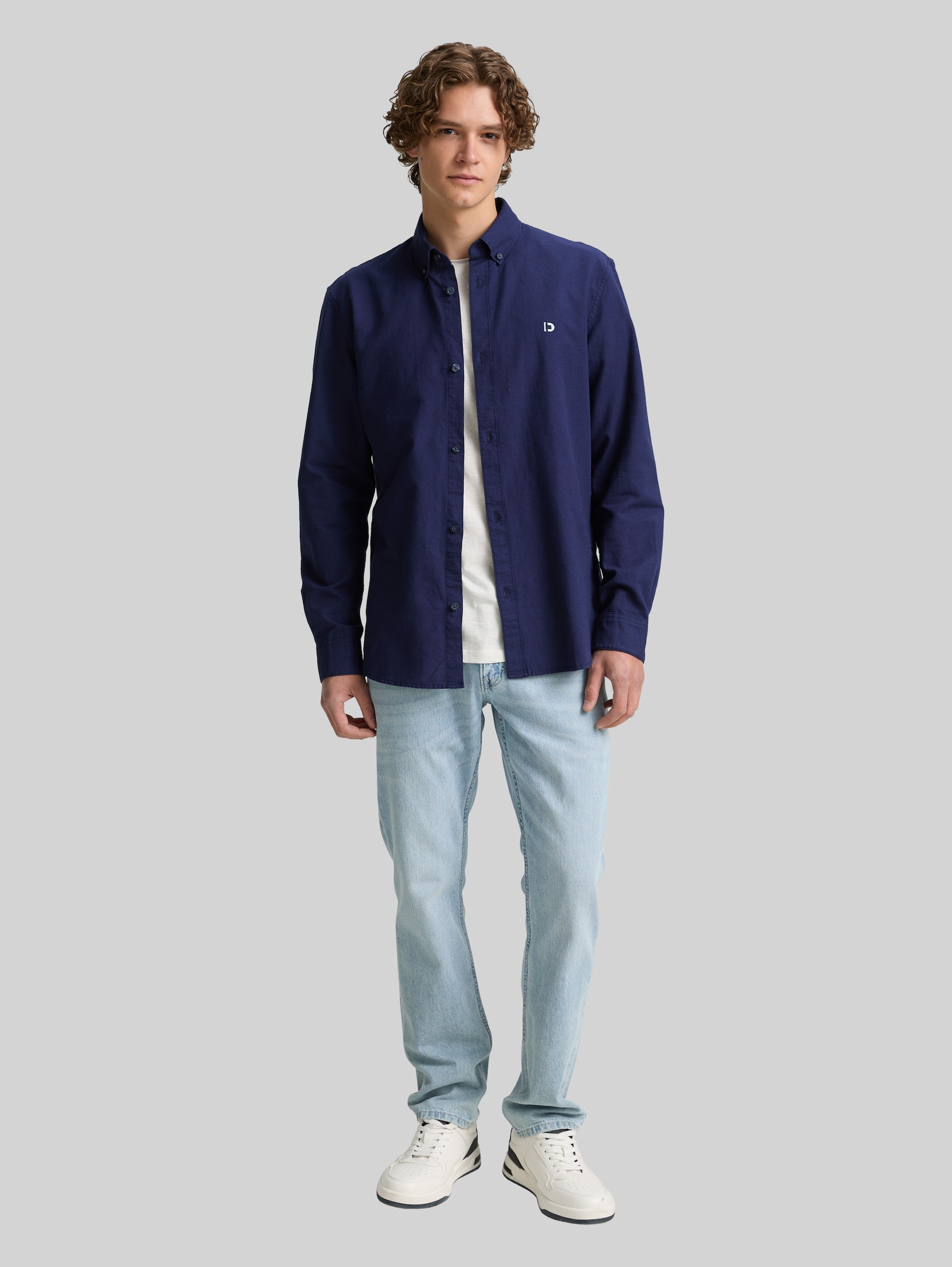 Oxford shirt with logo embroidery - dark blueberry - Model front view