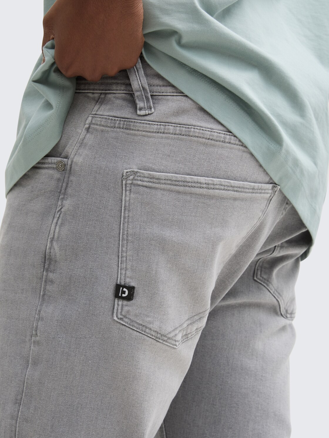 TTPIERS SLIM Jeans - stone grey denim - Detail-Model-Ansicht