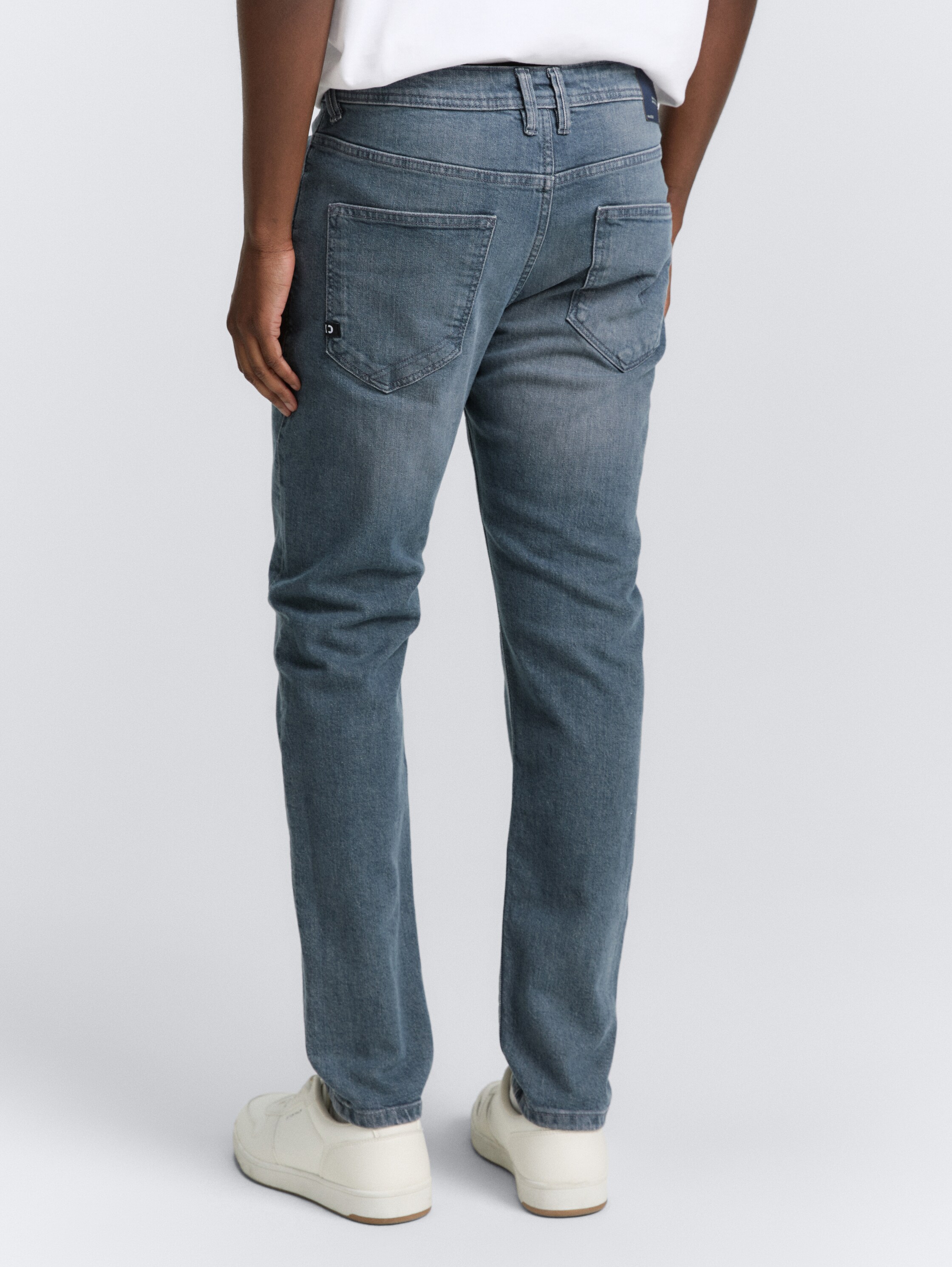 TTBRYDEN TAPERED jeans - mid stone blue grey denim - Neklijn model-achteraanzicht