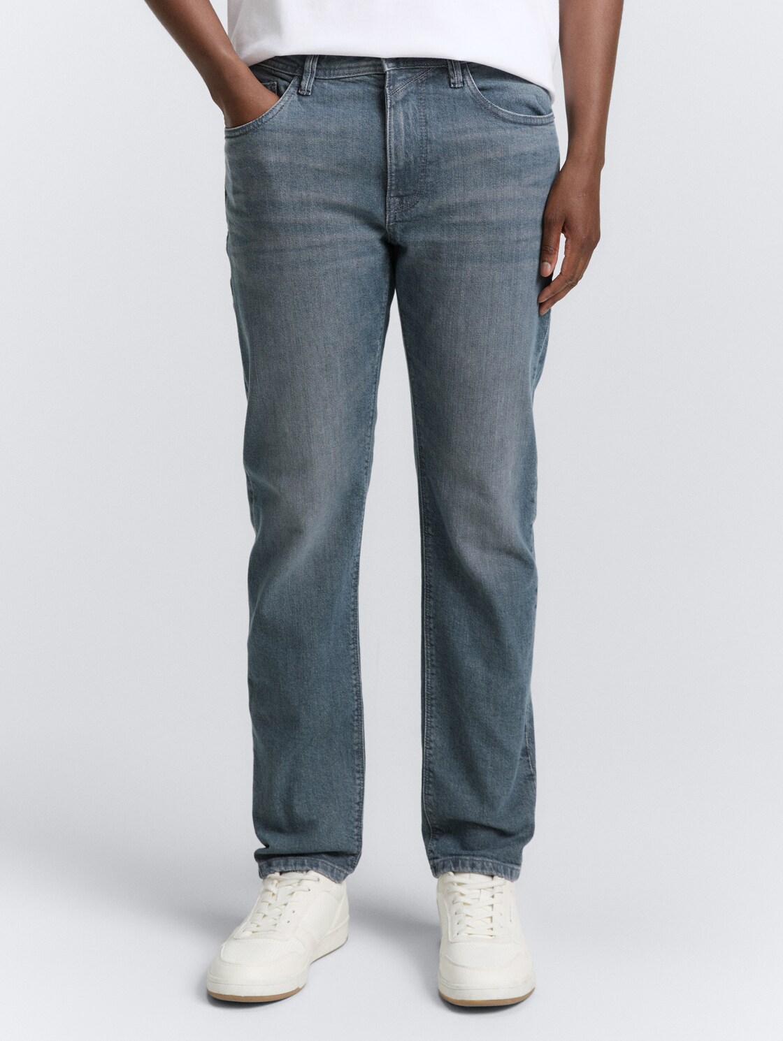 TTBRYDEN TAPERED Jeans - mid stone blue grey denim - Ausschnitt Model-Vorderansicht