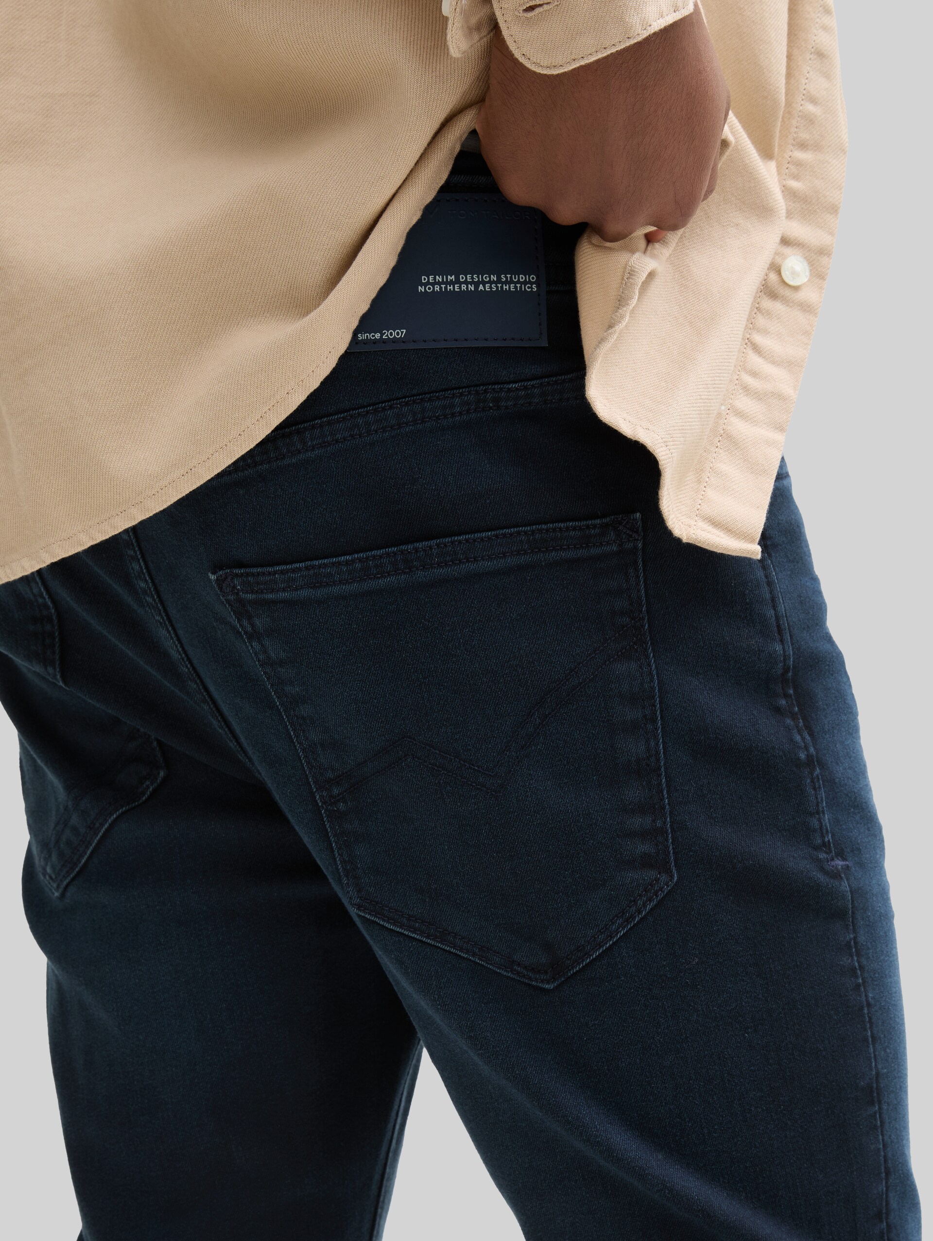 TTBRYDEN TAPERED Jeans - blue black denim - Detail model view