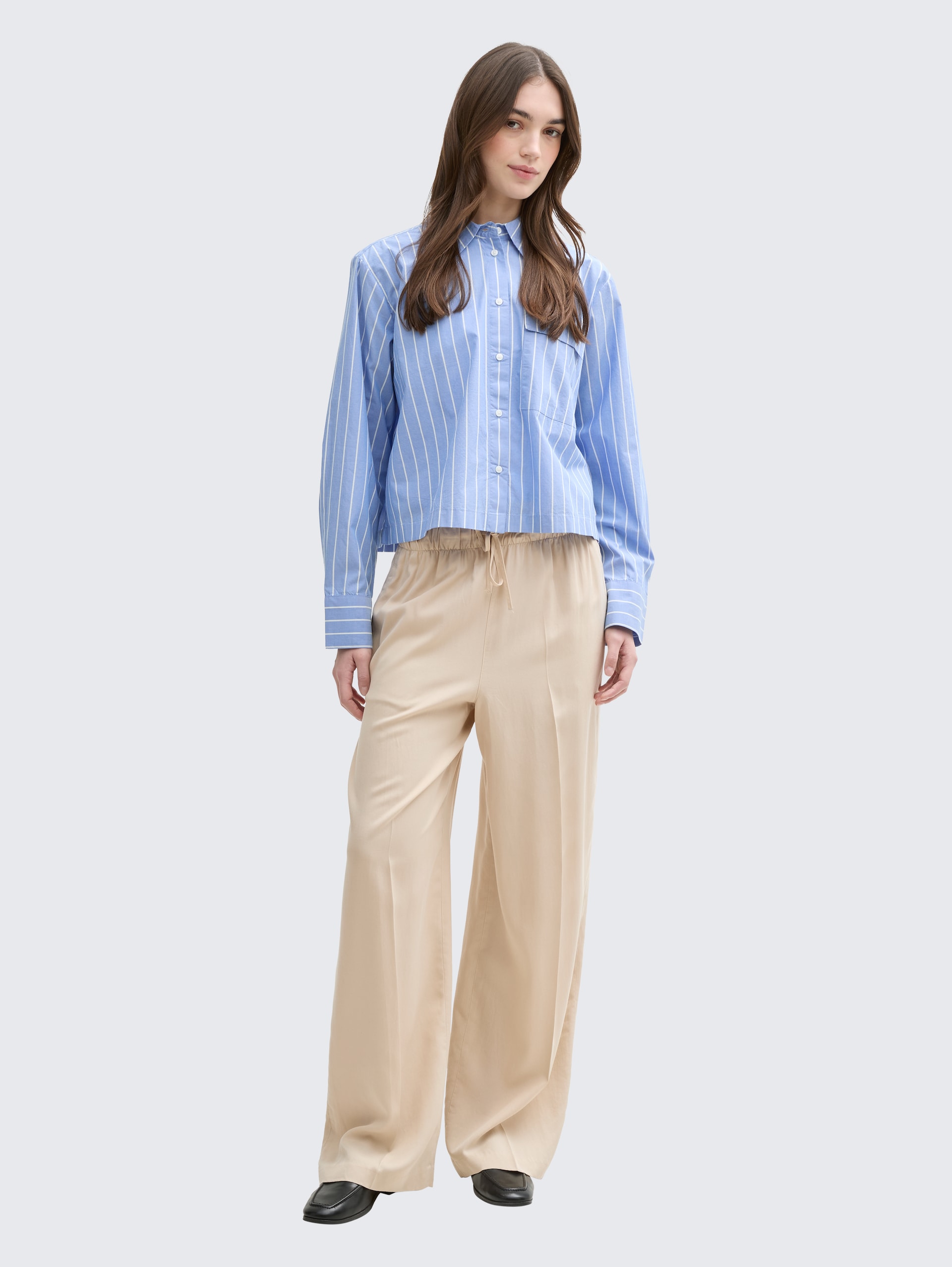 Wide Leg Paperpag Hose - Light Breeze - Model-Vorderansicht