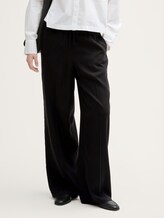 Wide Leg Paperpag Hose - deep black - Ausschnitt Model-Vorderansicht