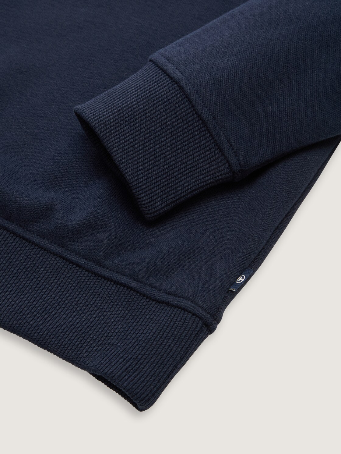 Basic Sweatshirt - sky captain blue - Detail-Model-Ansicht