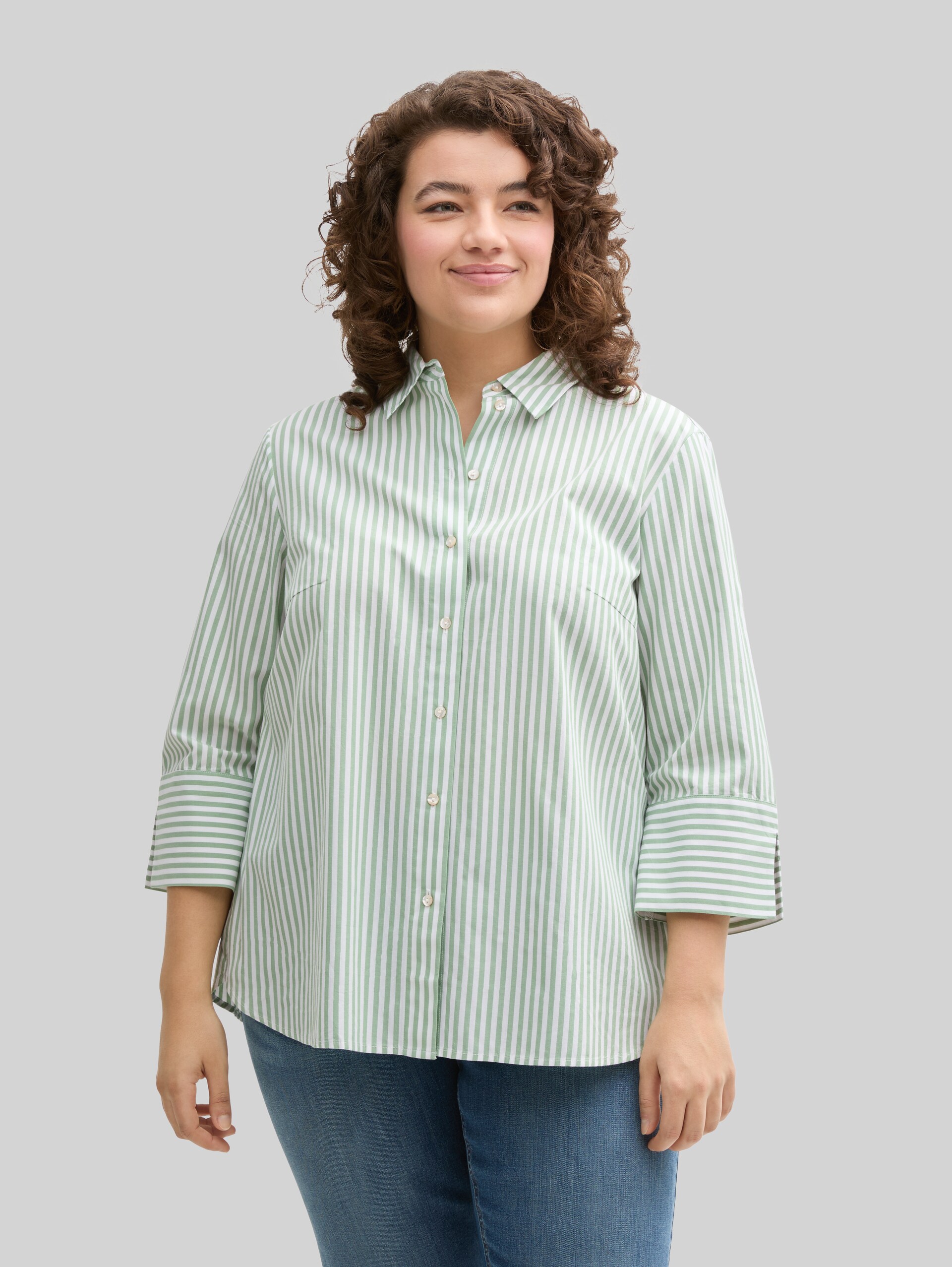 Plus Size - Loose fit blouse with striped pattern - mid green white stripe - Neckline model front view