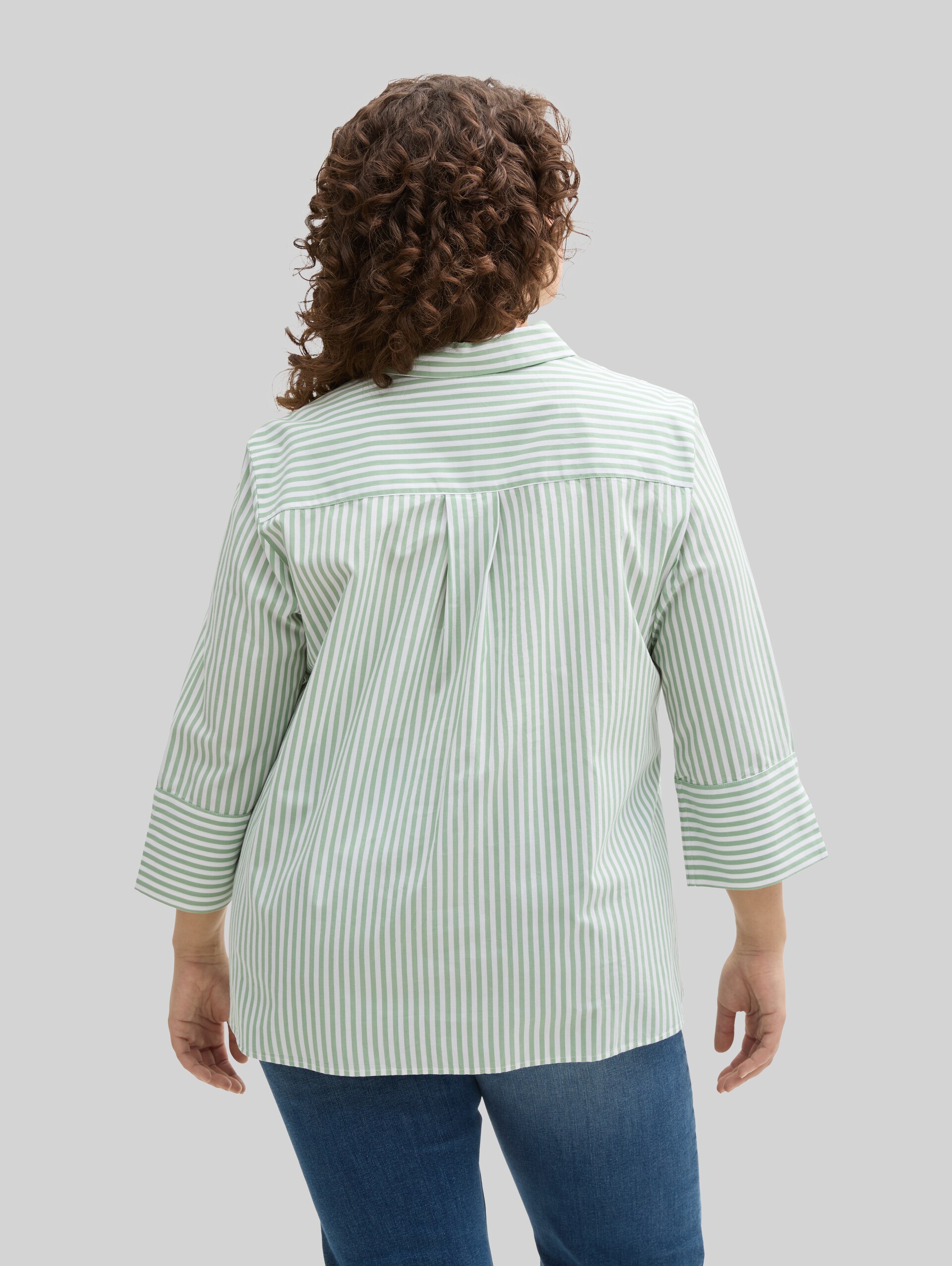 Plus Size - Loose fit blouse with striped pattern - mid green white stripe - Neckline model-back view