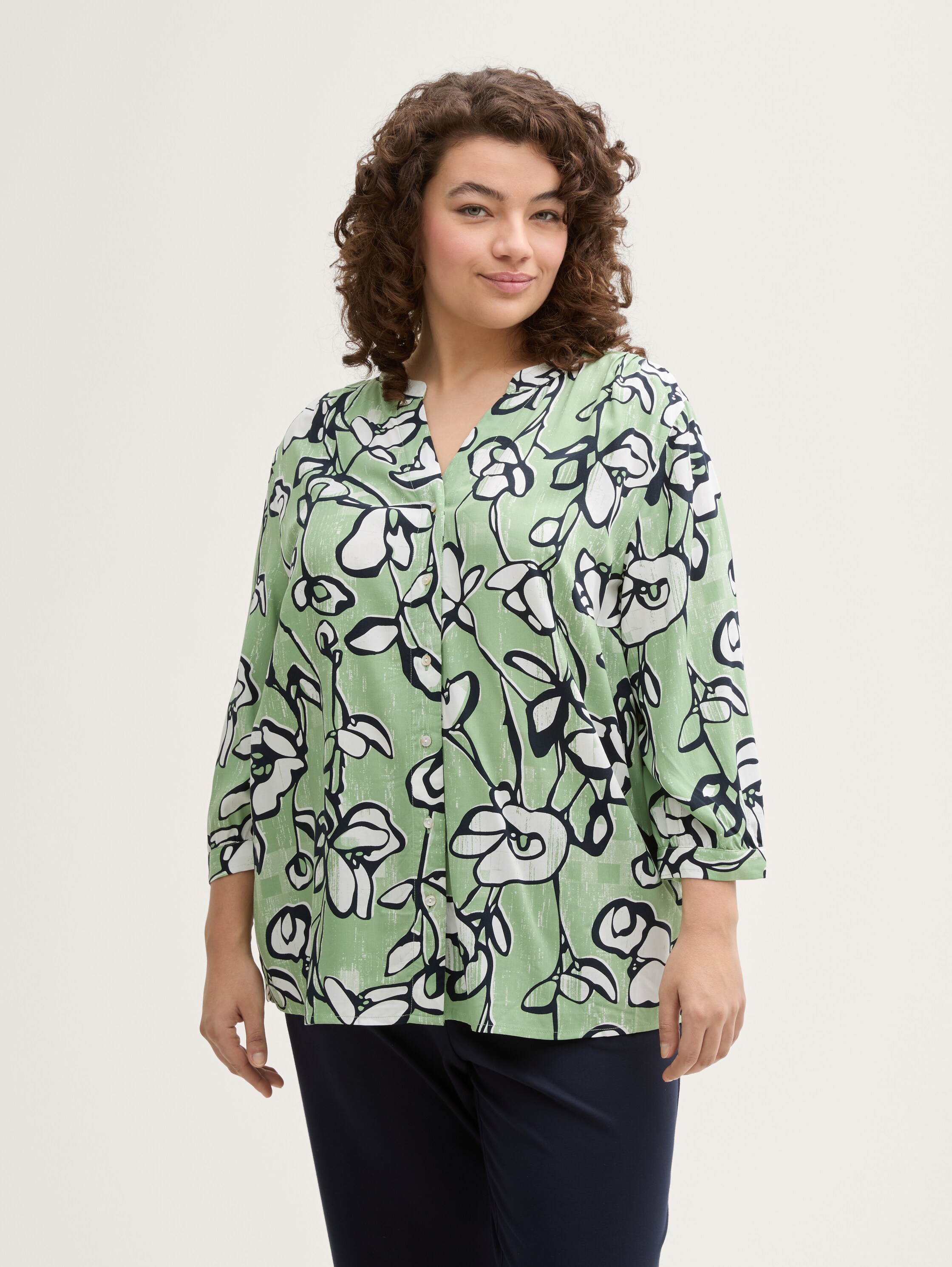 Plus Size - Bluse mit Muster - fresh_spring_floral_design - 