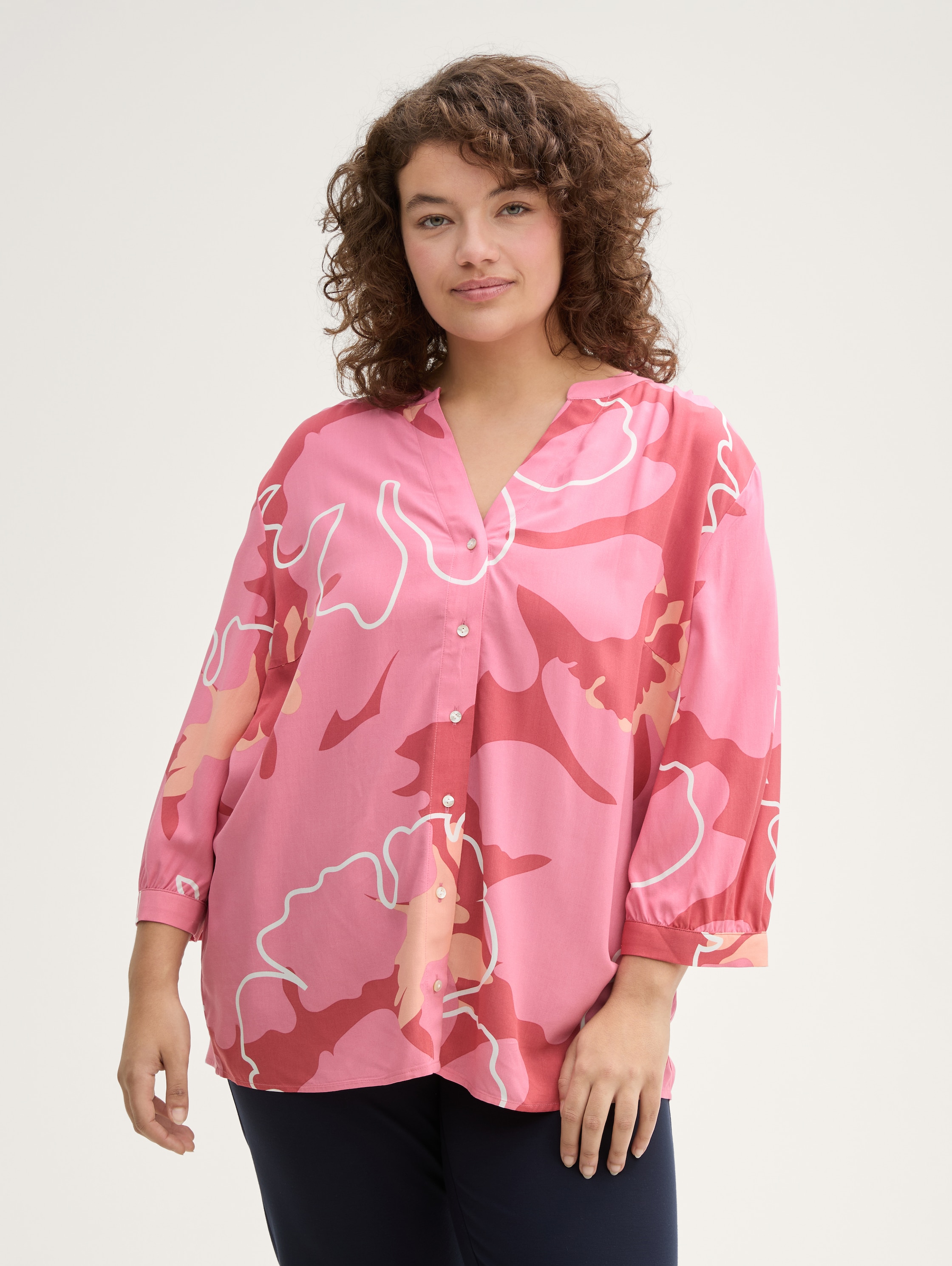 Plus Size - Bluse mit Muster - pink_big_floral_shapes_design - 