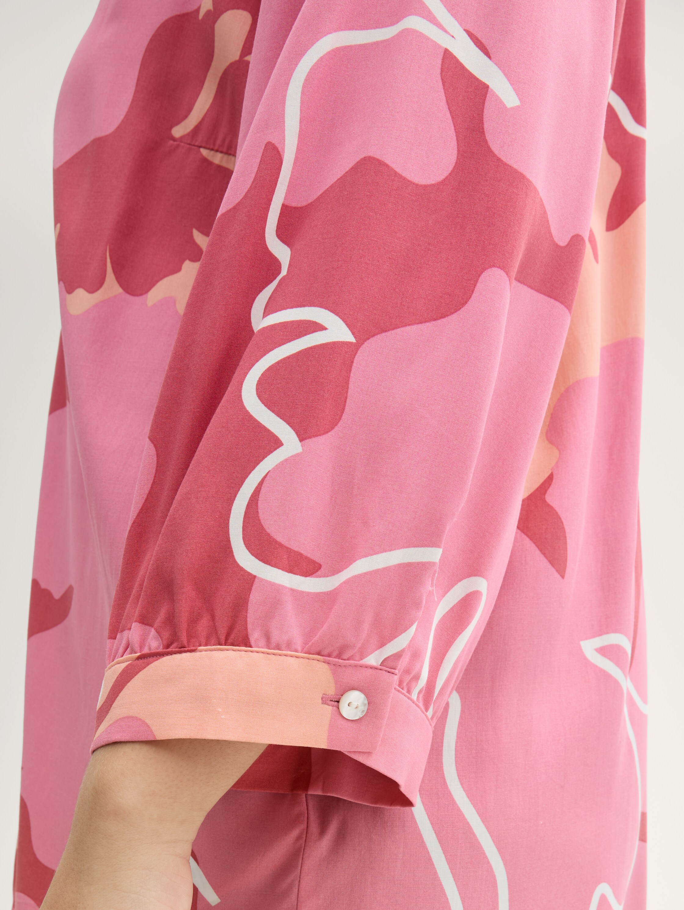 Plus Size - Bluse mit Muster - pink_big_floral_shapes_design - 