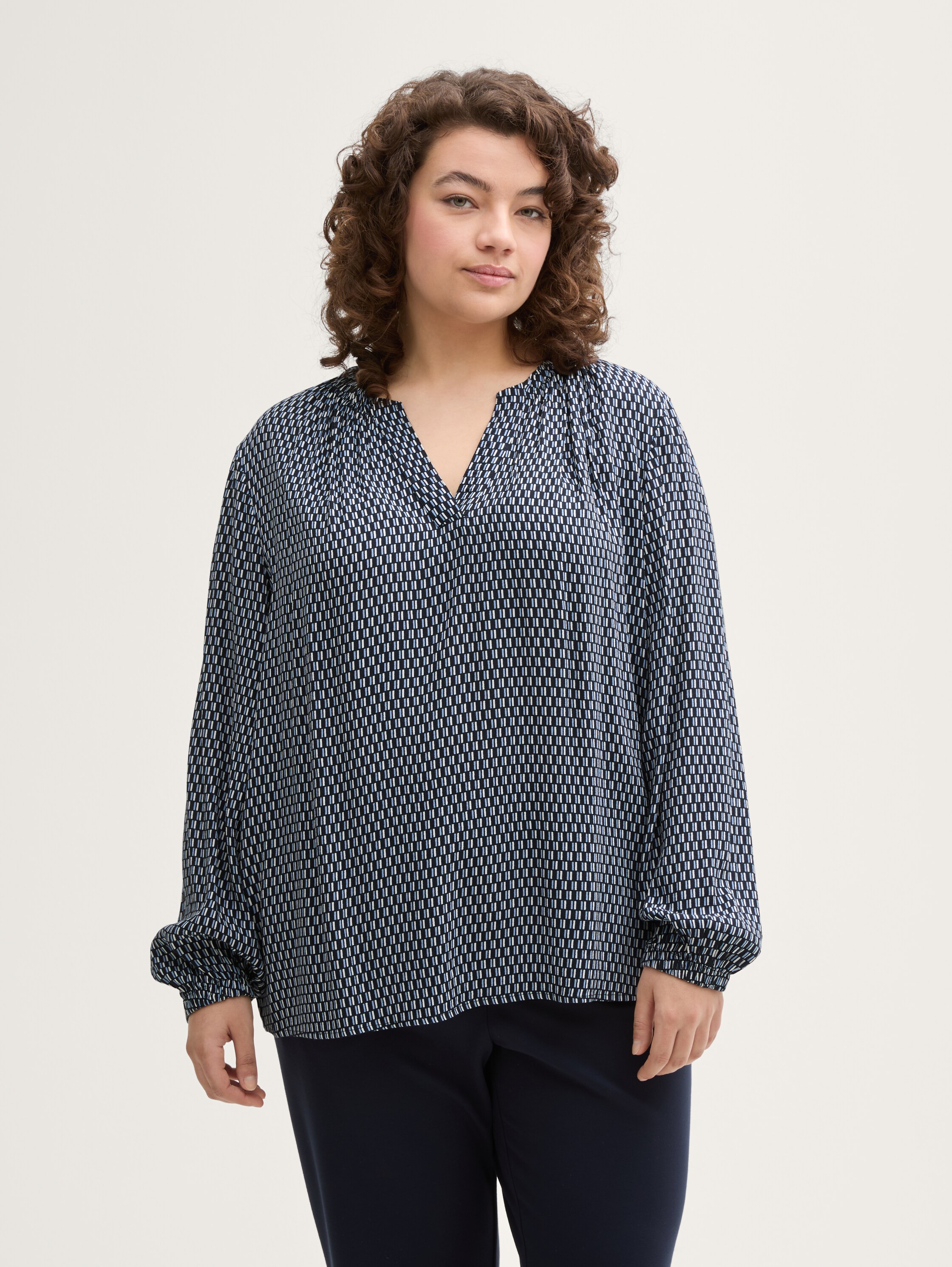 Plus Size - Bluse mit Muster - printed_blue_white_minimal - 