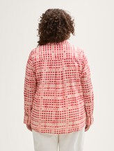 Plus Size - Bluse mit Muster - berry red check design - Auschnitt Model-Rückansicht