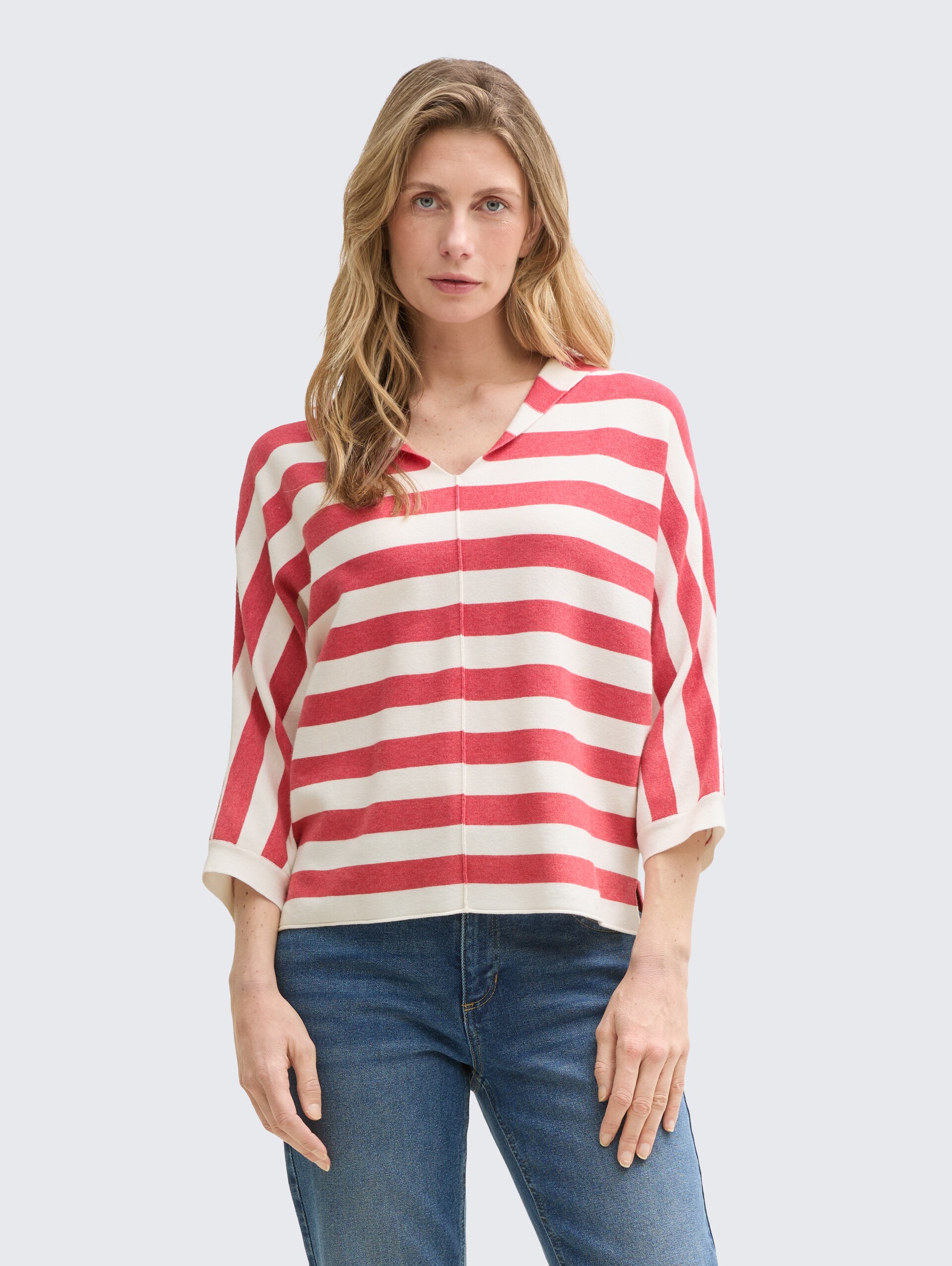 Loose Fit Strickpullover mit Kapuze - red melange block stripe - Ausschnitt Model-Vorderansicht
