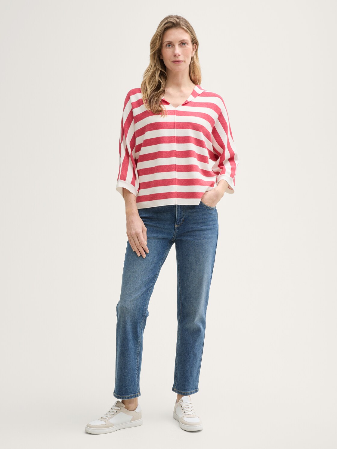 Loose Fit Strickpullover mit Kapuze - red melange block stripe - Model-Vorderansicht