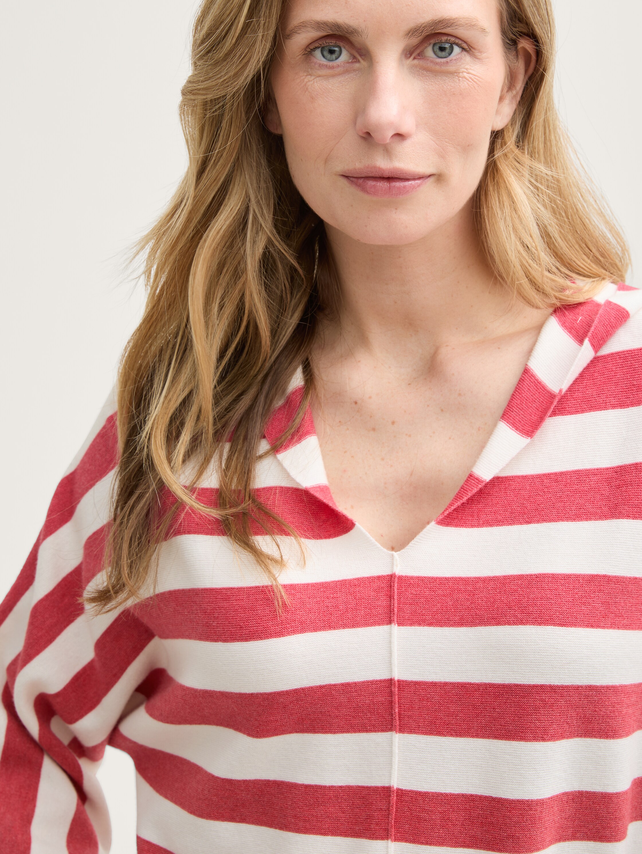 Loose Fit Strickpullover mit Kapuze - red_melange_block_stripe - 