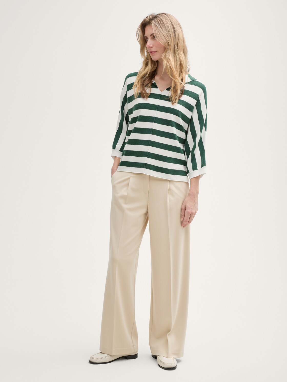 Loose Fit Strickpullover mit Kapuze - green melange block stripe - Model-Vorderansicht