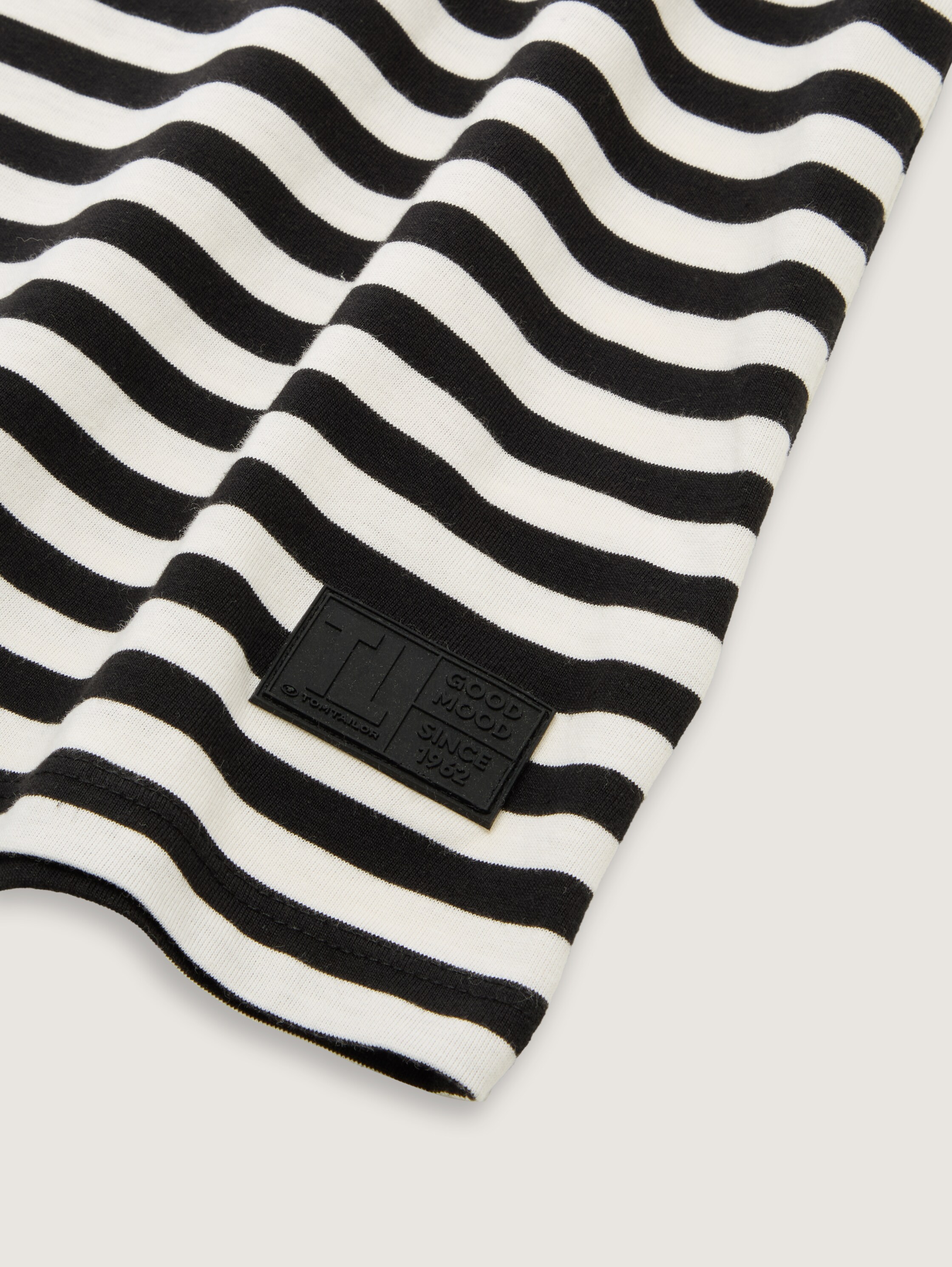 Oversize T-Shirt mit Streifenmuster - black_and_white_stripe - 