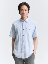 Regular Fit Kurzarmhemd mit Brusttasche - powder blue zigzag structure - Ausschnitt Model-Vorderansicht