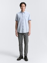 Regular Fit Kurzarmhemd mit Brusttasche - powder blue zigzag structure - Model-Vorderansicht