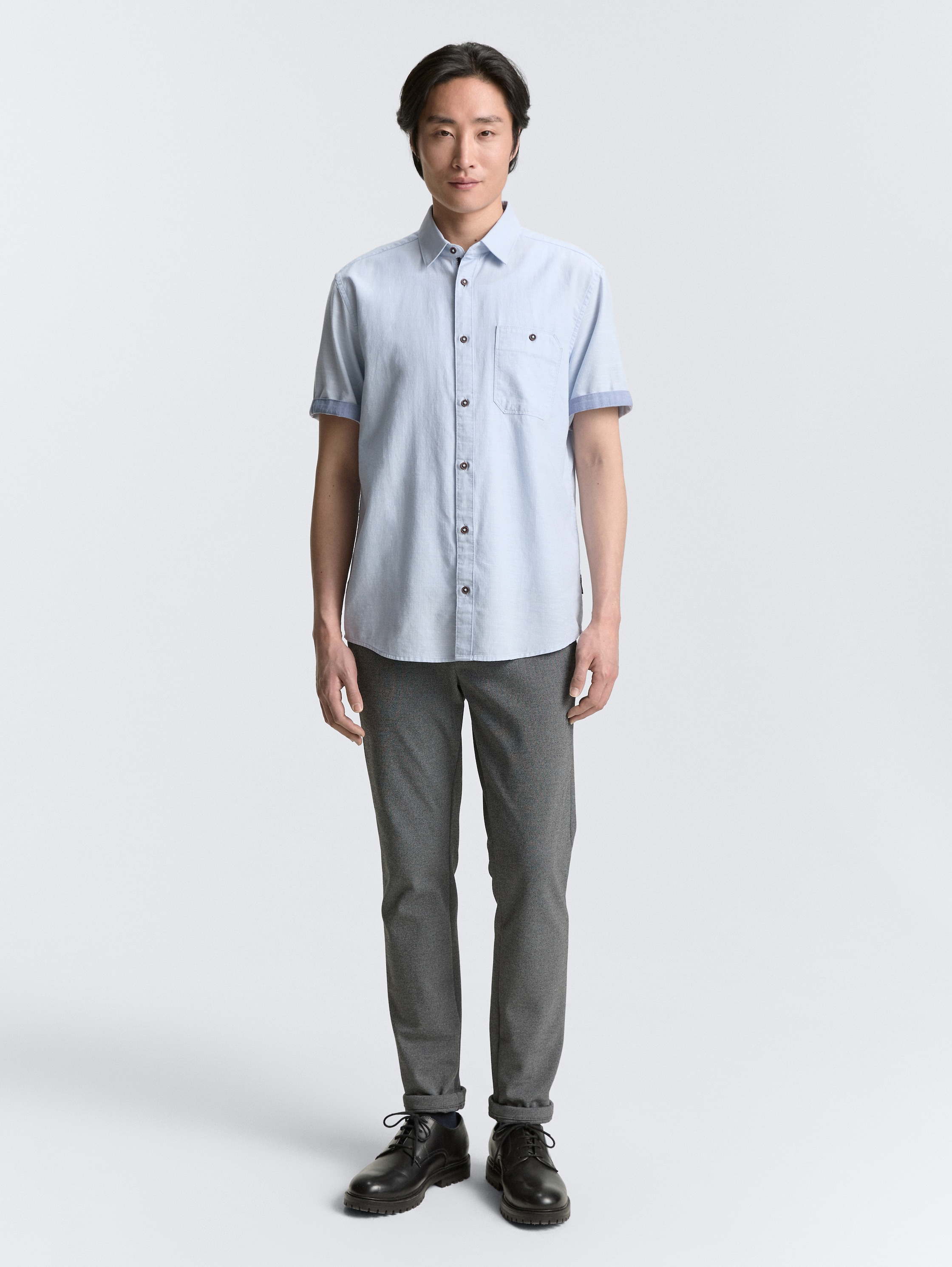 Regular Fit Kurzarmhemd mit Brusttasche - powder_blue_zigzag_structure - 