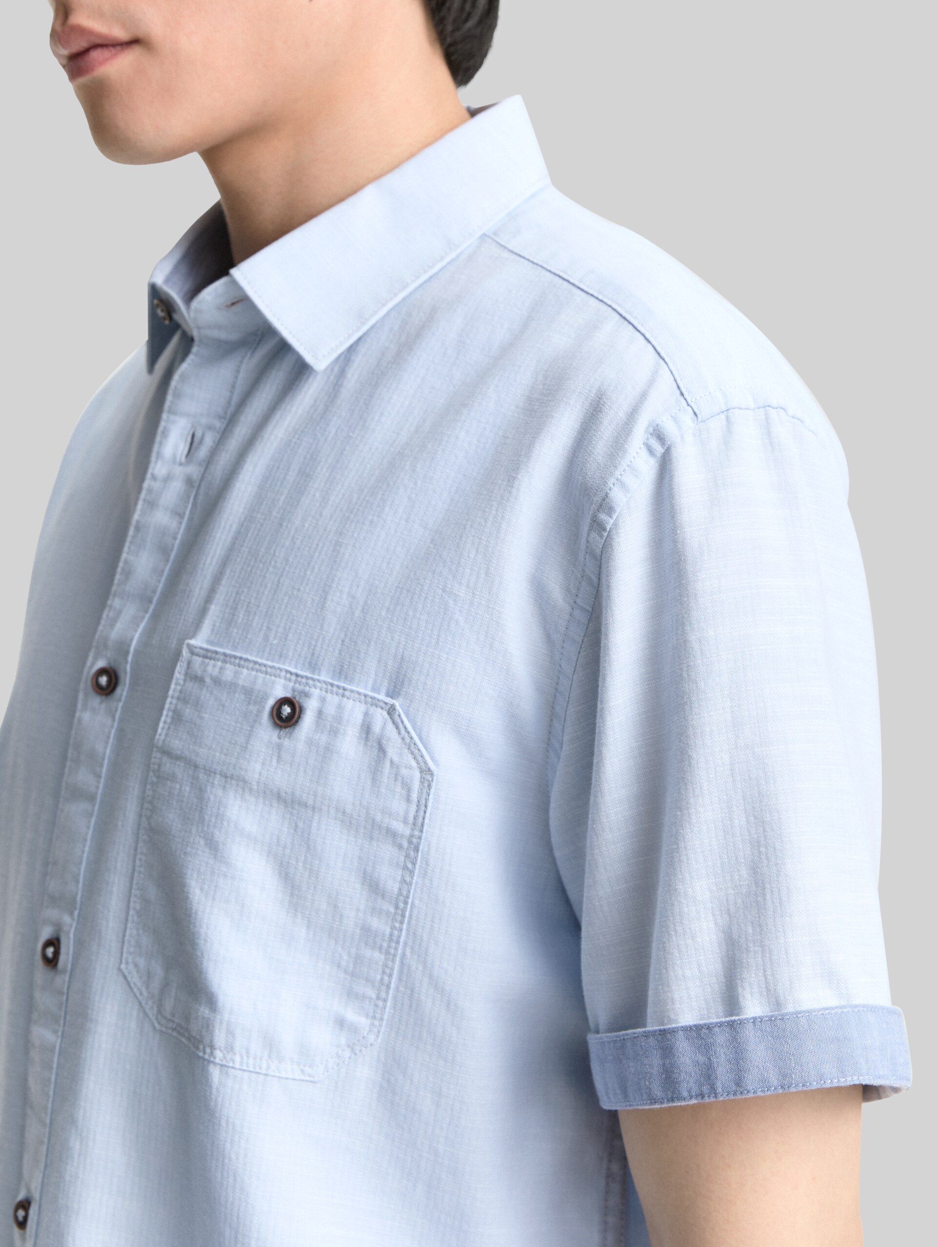 Regular fit short sleeve shirt with breast pocket - powder blue zigzag structure - Detail model view